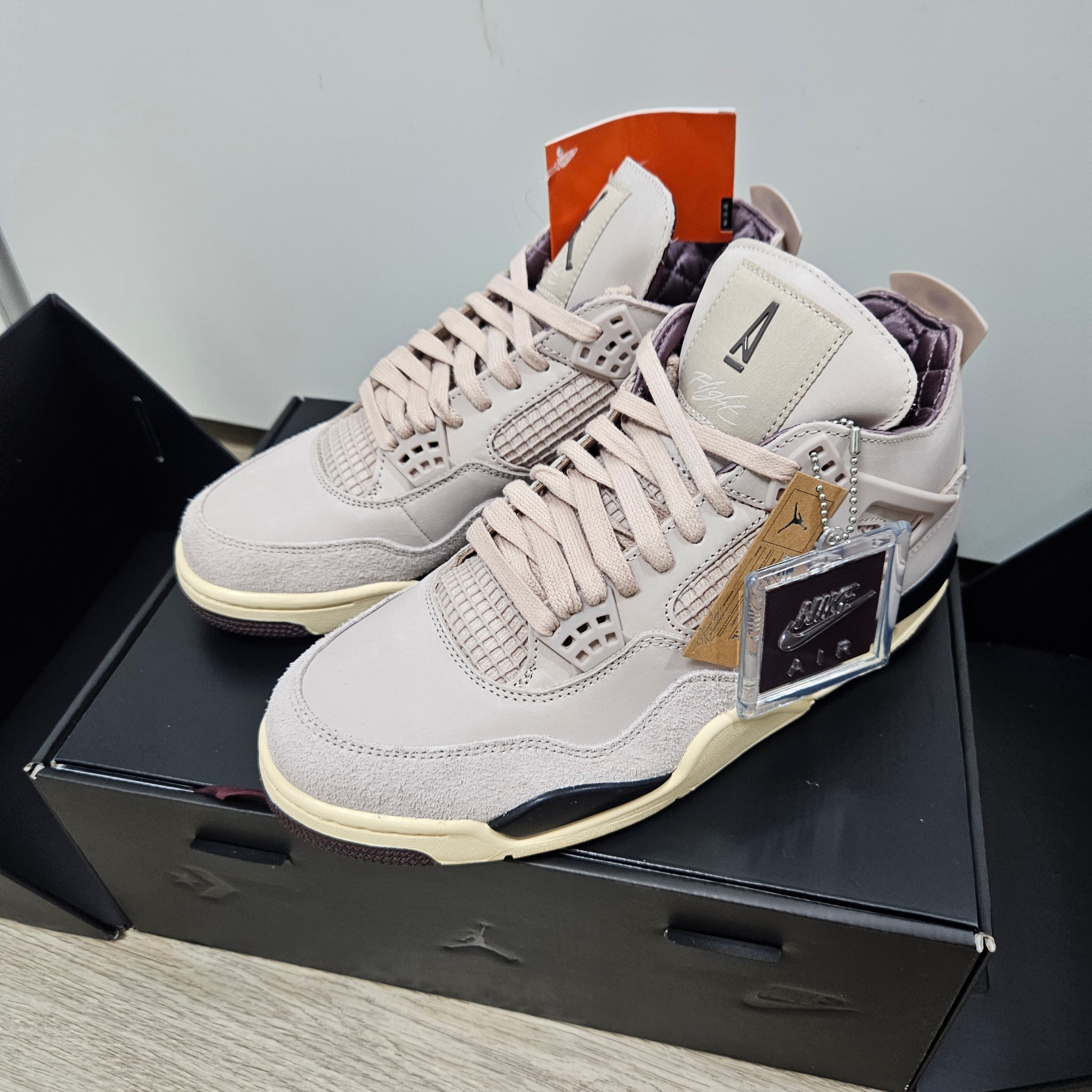 (W) Jordan 4 x A Ma Maniere Retro OG SP W.Y.W.S. 착용 스타일 - 2