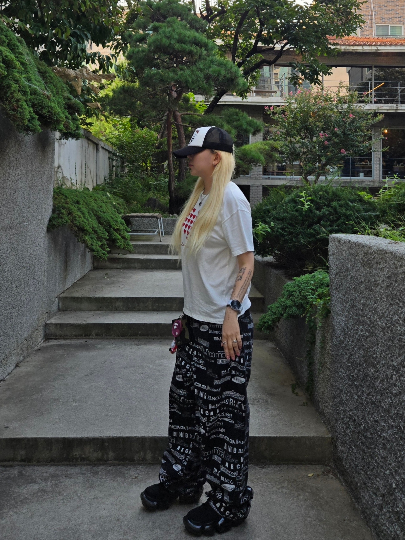 Grounds Moopie Black Black, Open Yy x Hello Kitty Trucker Cap Black 착용 스타일