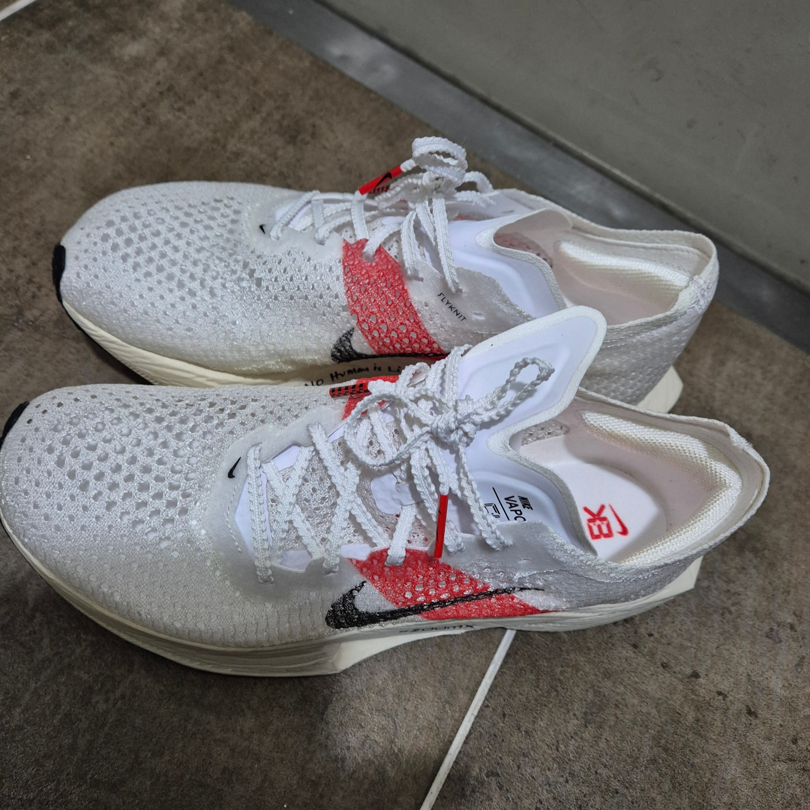 Nike ZoomX Vaporfly Next% 3 Eliud Kipchoge 착용 스타일