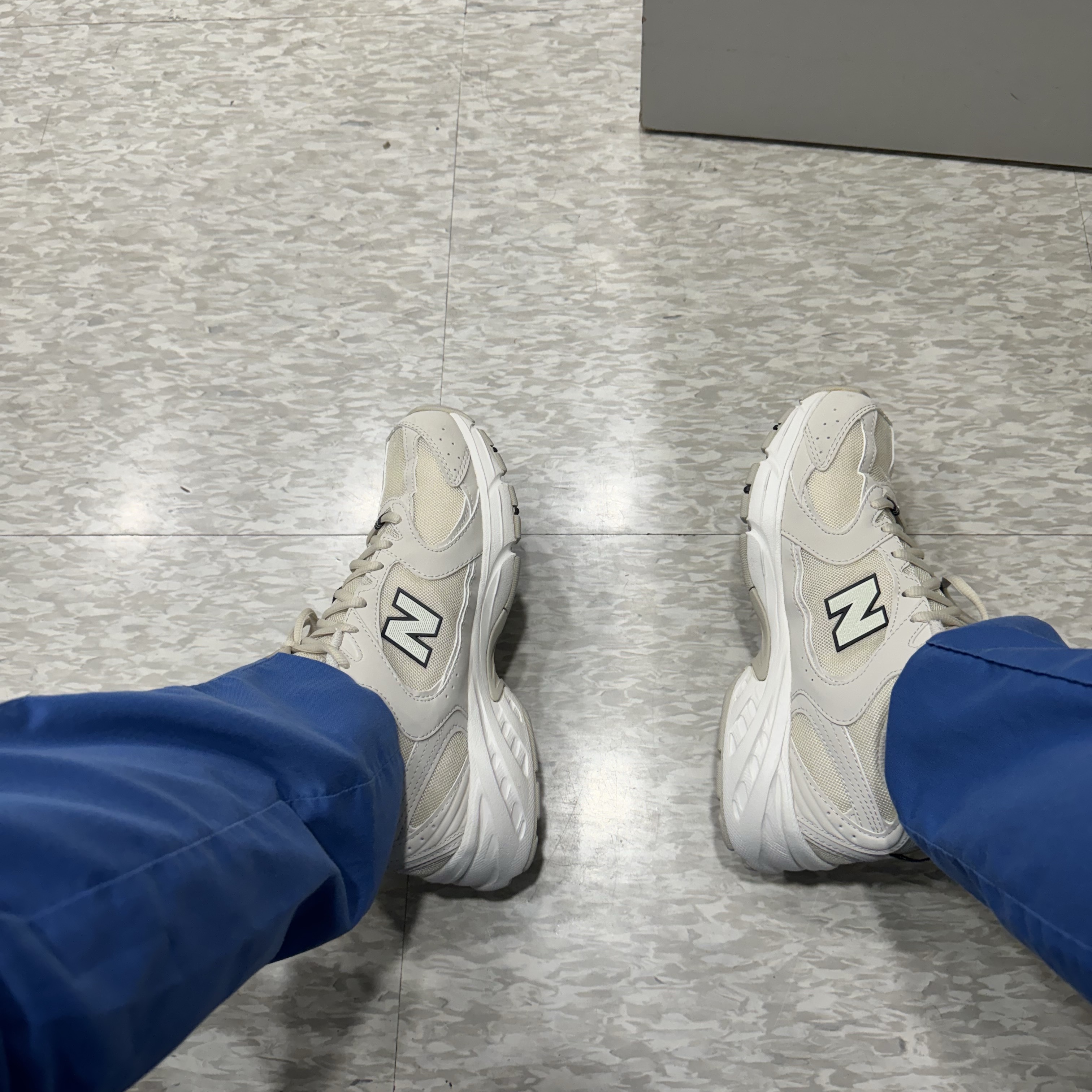 New Balance 530 Ivory 착용 스타일