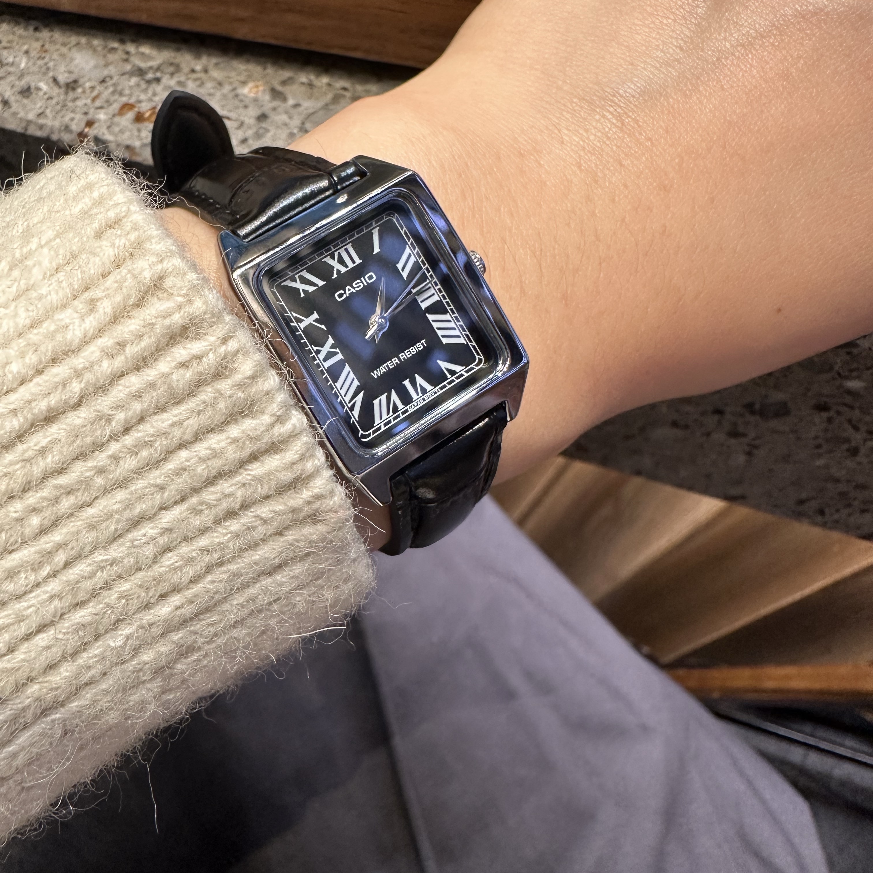 Casio LTP-V007L-1B 착용 스타일