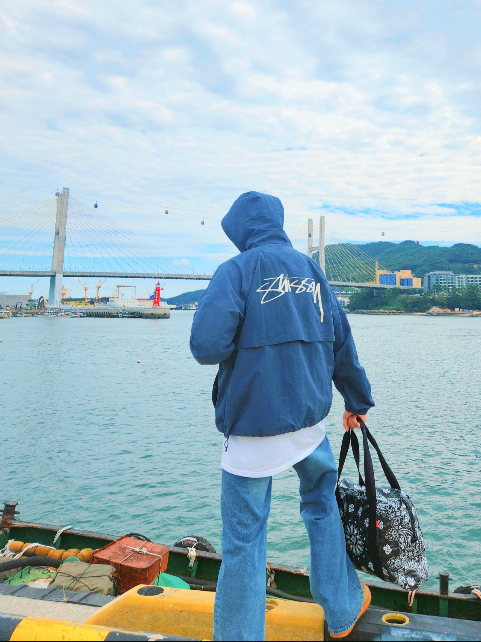 Stussy Wave Dye Beach Shell Jacket Navy, Supreme Bandana Tarp Small Duffle Bag Black - 21SS 착용 스타일 - 3