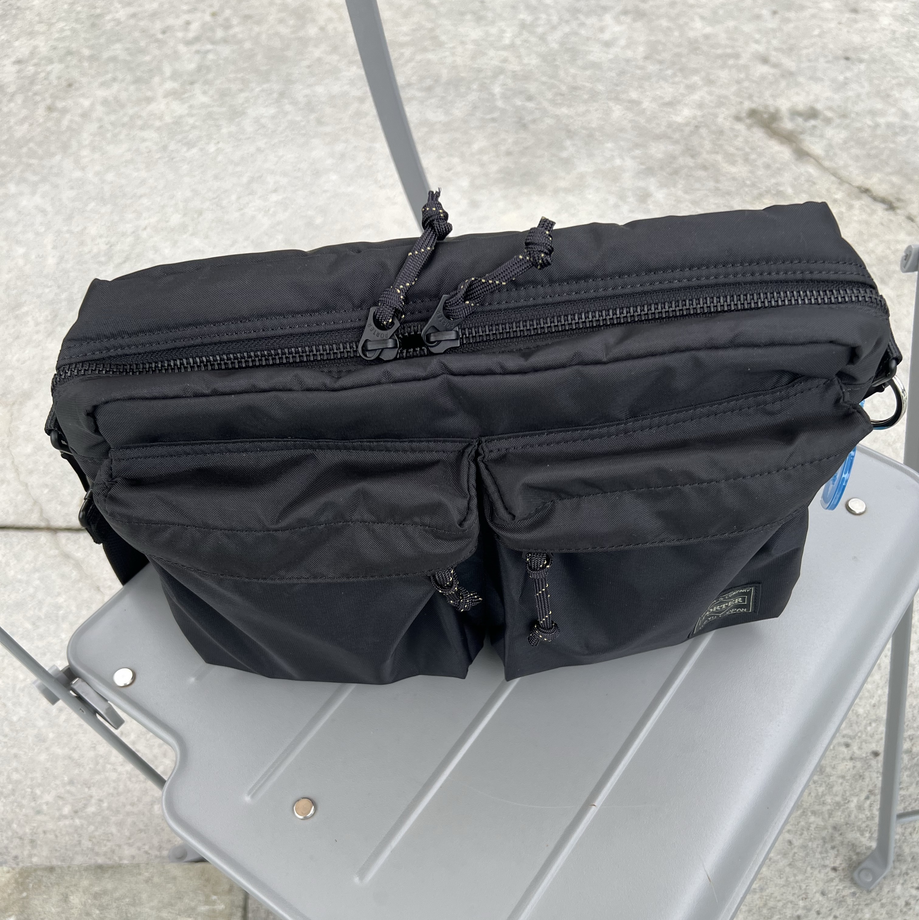 Porter Force Shoulder Bag S Black 착용 스타일 - 2
