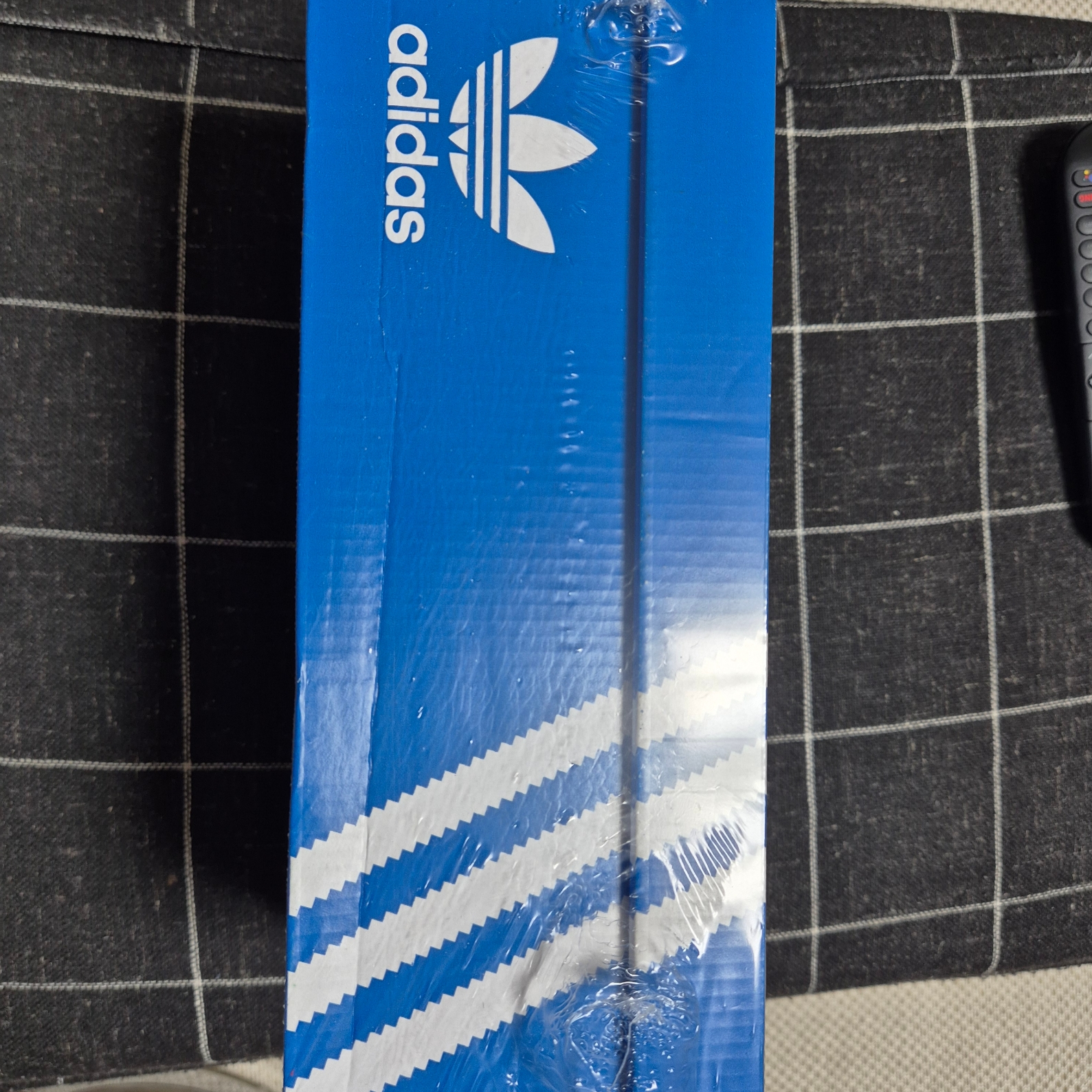 Adidas Gazelle Indoor Better Scarlet Cloud White 착용 스타일 - 2
