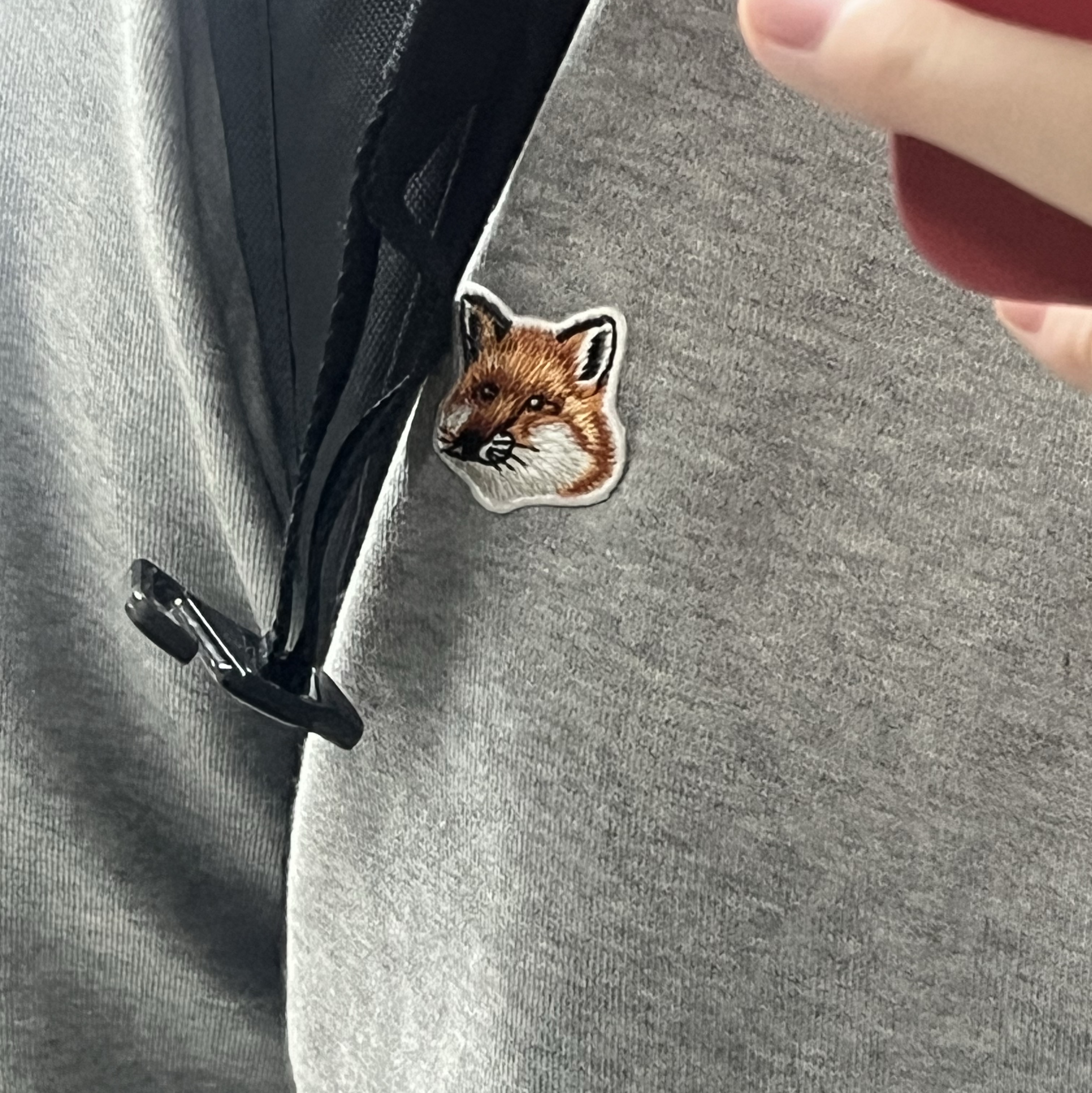 Maison Kitsune Fox Head Patch Classic Sweatshirt Grey Melange 착용 스타일