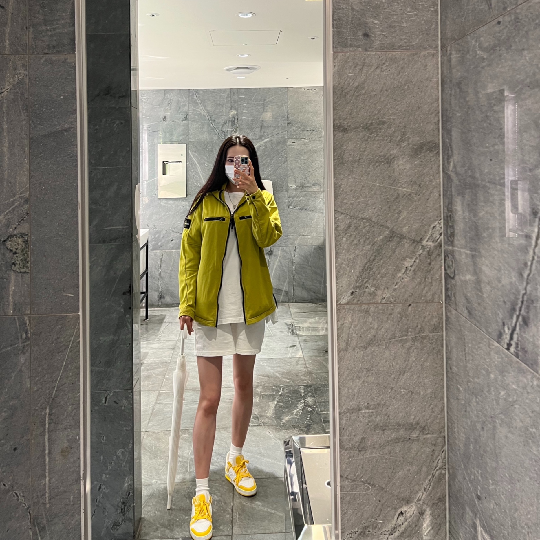 Louis Vuitton LV Trainer Sneakers Jaune 착용 스타일