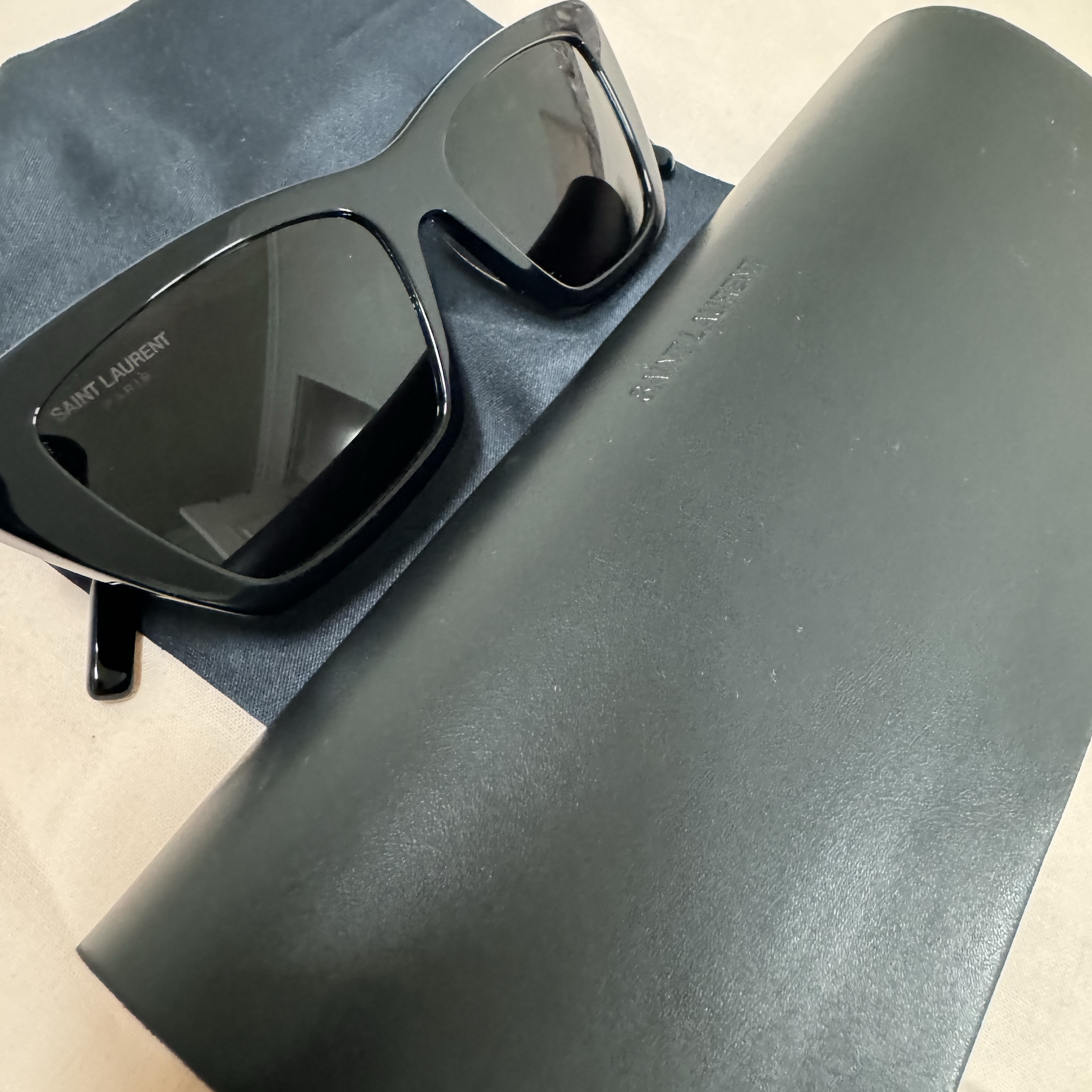 (W) Saint Laurent SL 276 Mica Sunglasses Black 착용 스타일