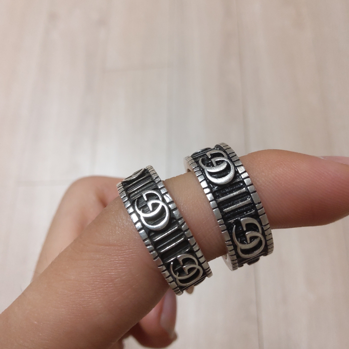 Gucci Ring with Double G Silver 착용 스타일