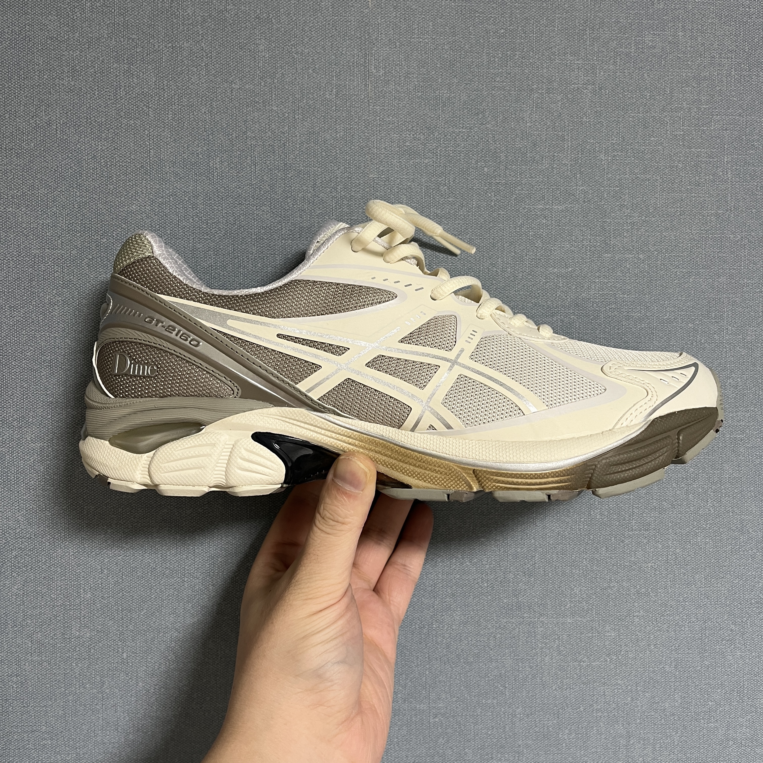 Asics x Dime GT-2160 Arctic Wolf London Fog 착용 스타일