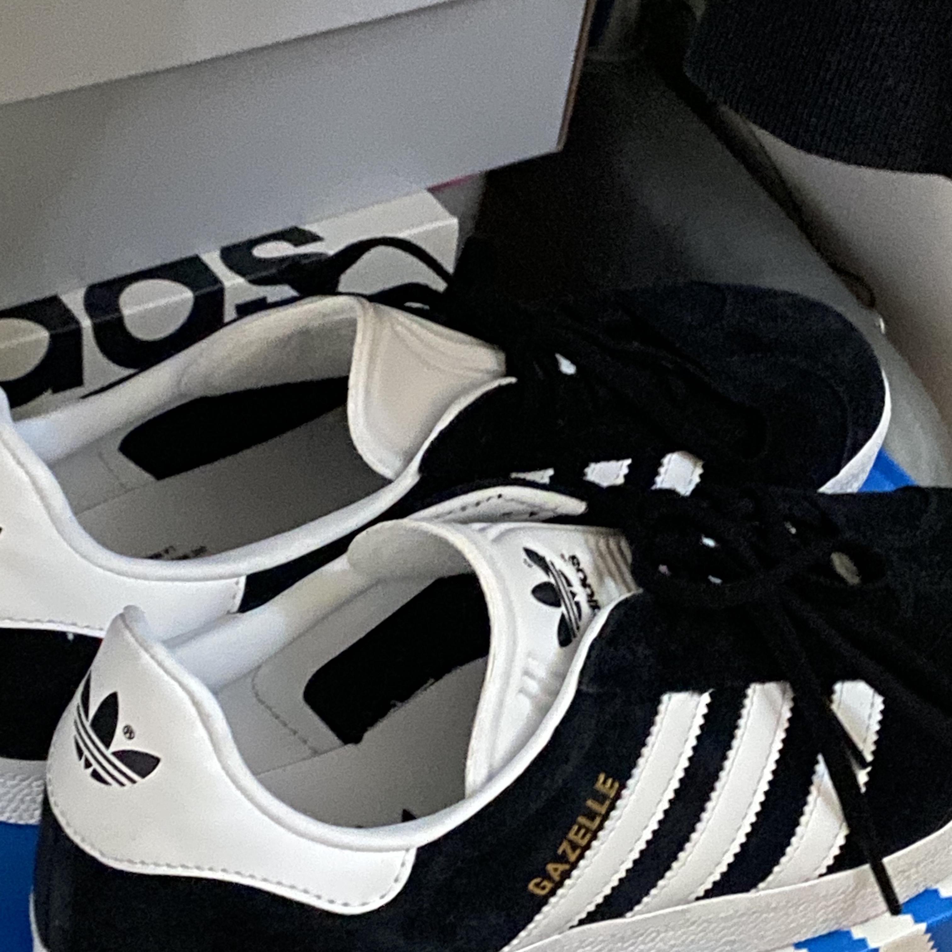 Adidas Gazelle Core Black White 착용 스타일