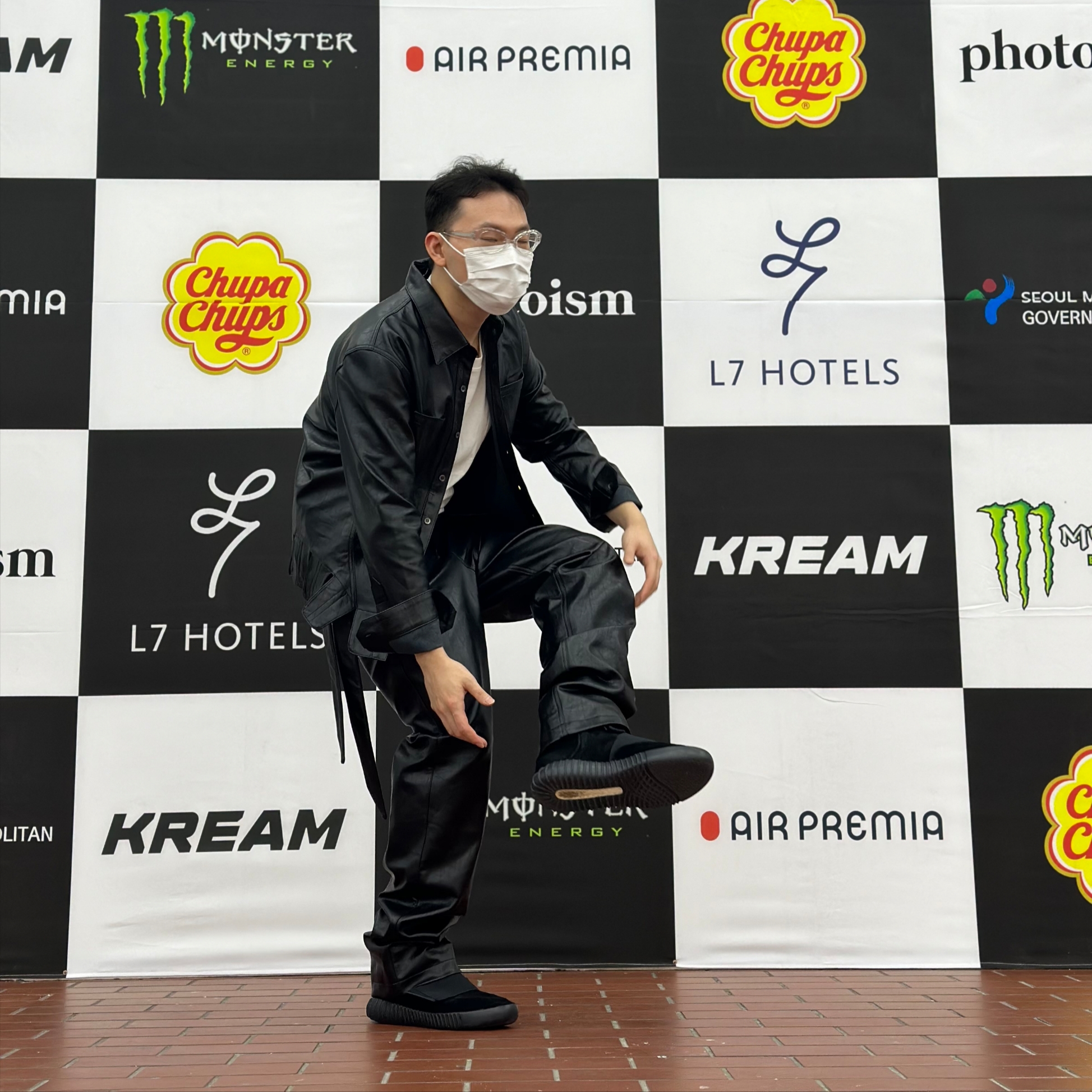 Adidas Yeezy Boost 750 Triple Black, Double Lovers X Ajobyajo Roi Sunglasses Clear Optical 착용 스타일 - 2