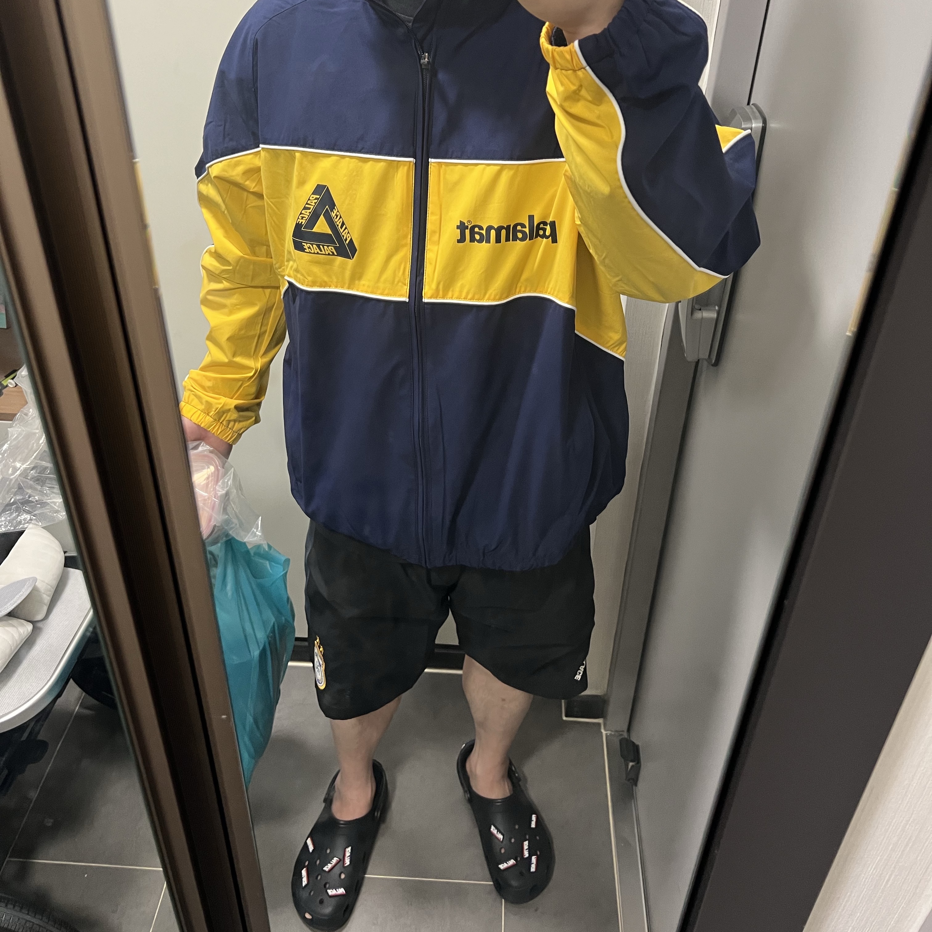 Palace Pen Pals Short Black - 24SS, Crocs x Palace Classic Clog Black 착용 스타일