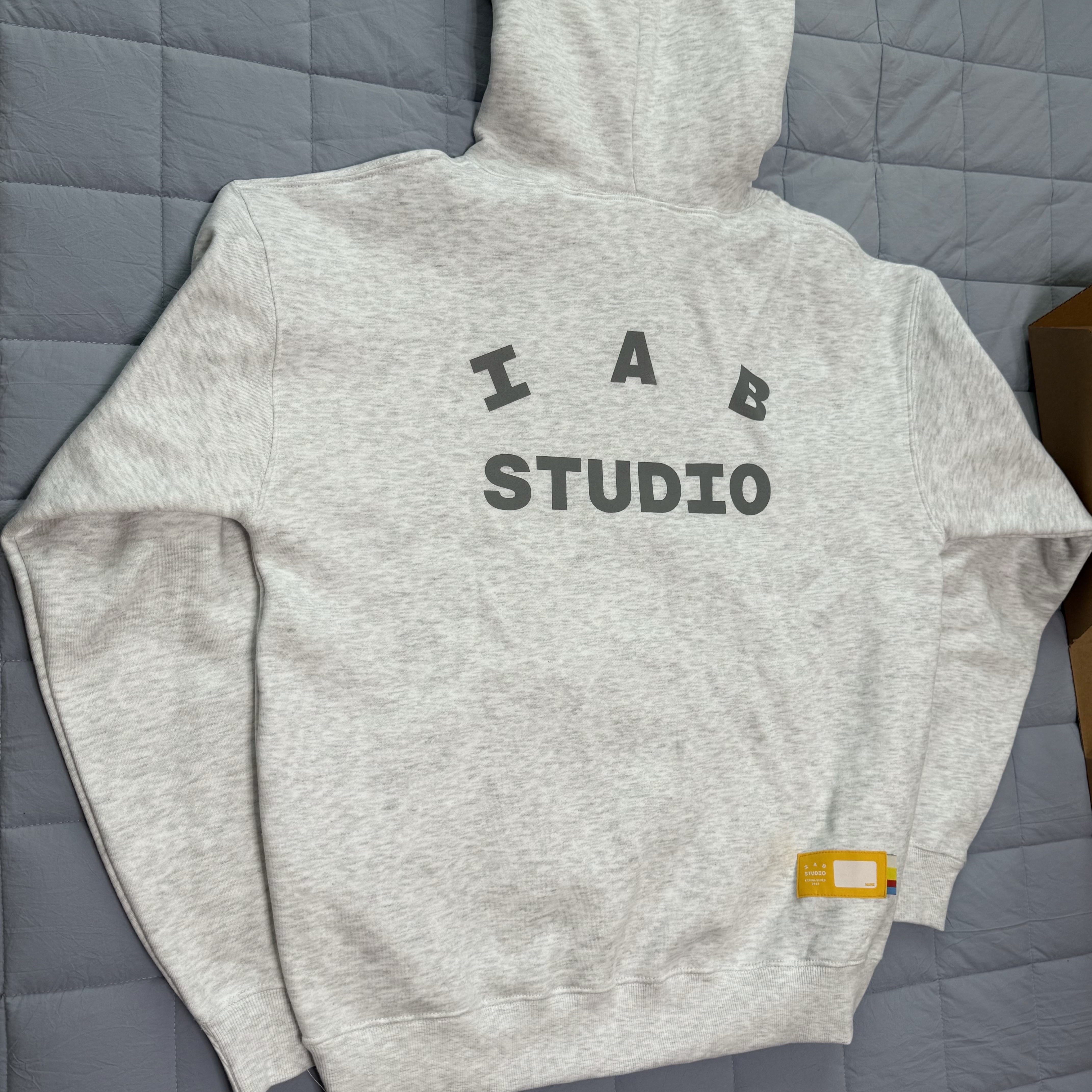 IAB Studio Hoodie Light Gray 착용 스타일 - 2