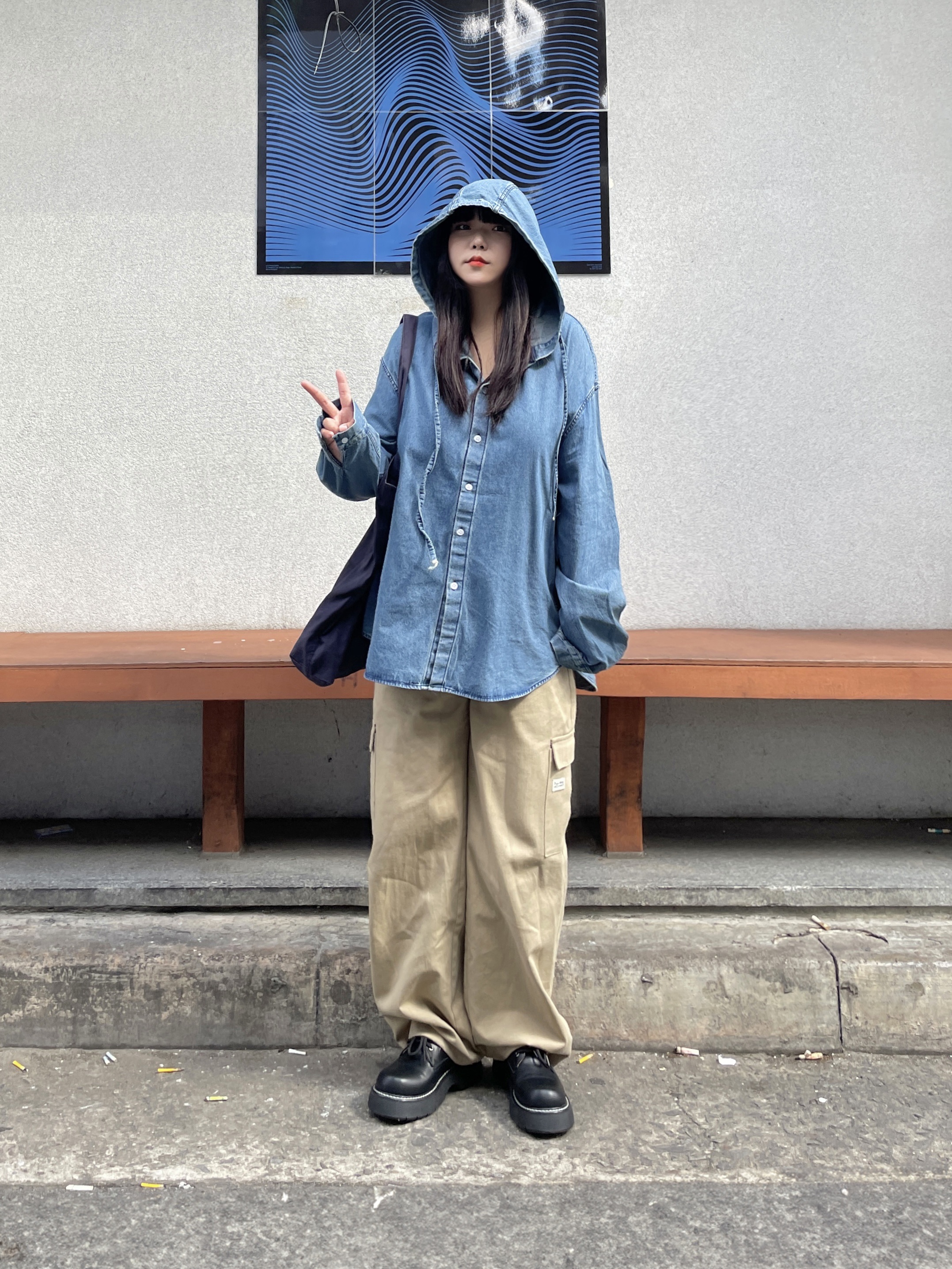 Arket Canvas Tote Bag Black 착용 스타일 - 1