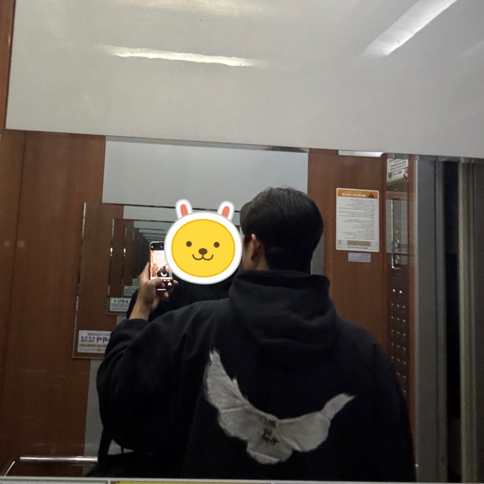 Yeezy Gap Engineered By Balenciaga Dove Hoodie Washed Black 착용 스타일