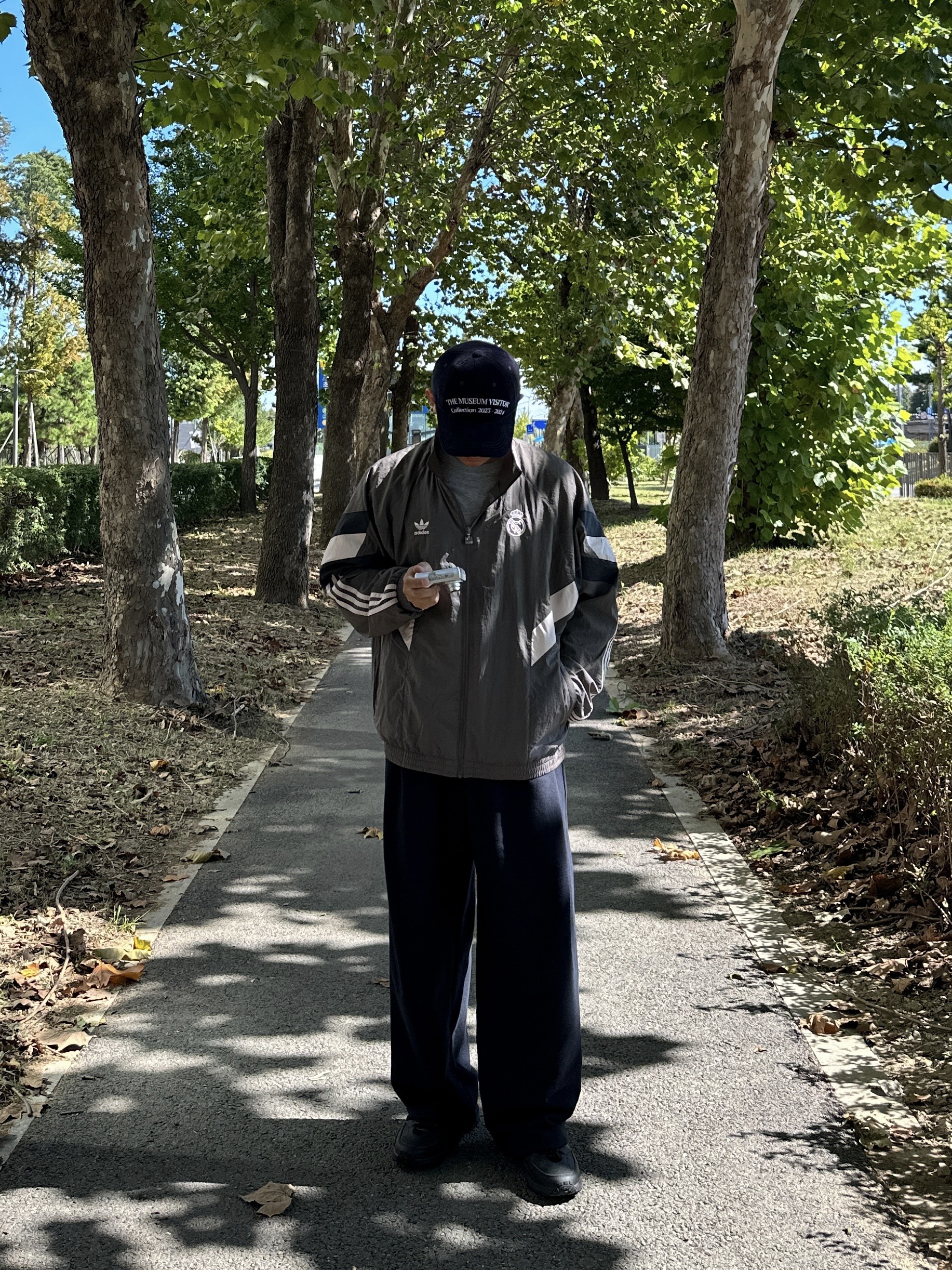 Adidas Real Madrid Originals Track Top Charcoal Grey - KR Sizing, The Museum Visitor Corduroy Ball Cap Brown 착용 스타일 - 5