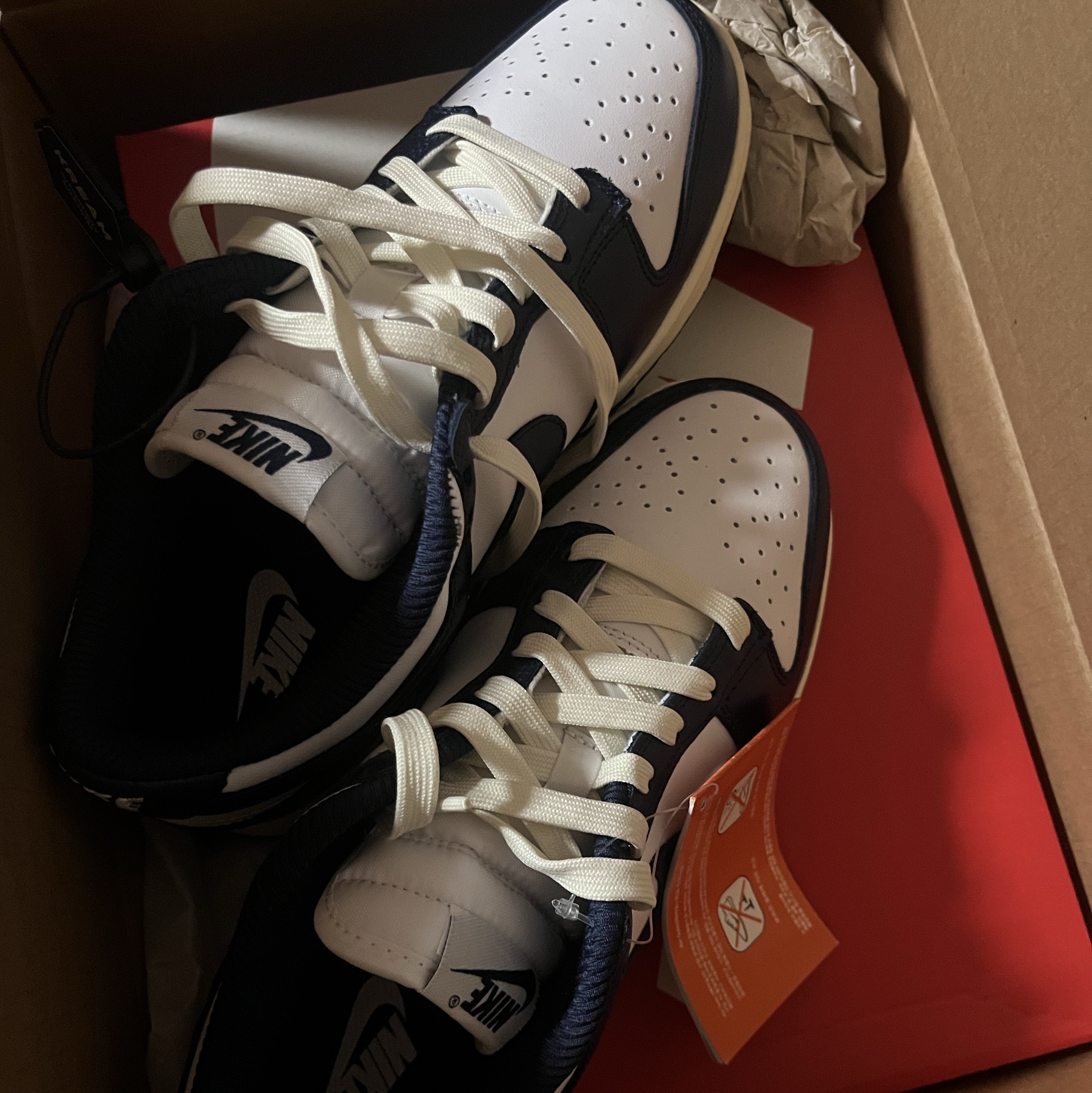 (W) Nike Dunk Low PRM Midnight Navy and White 착용 스타일