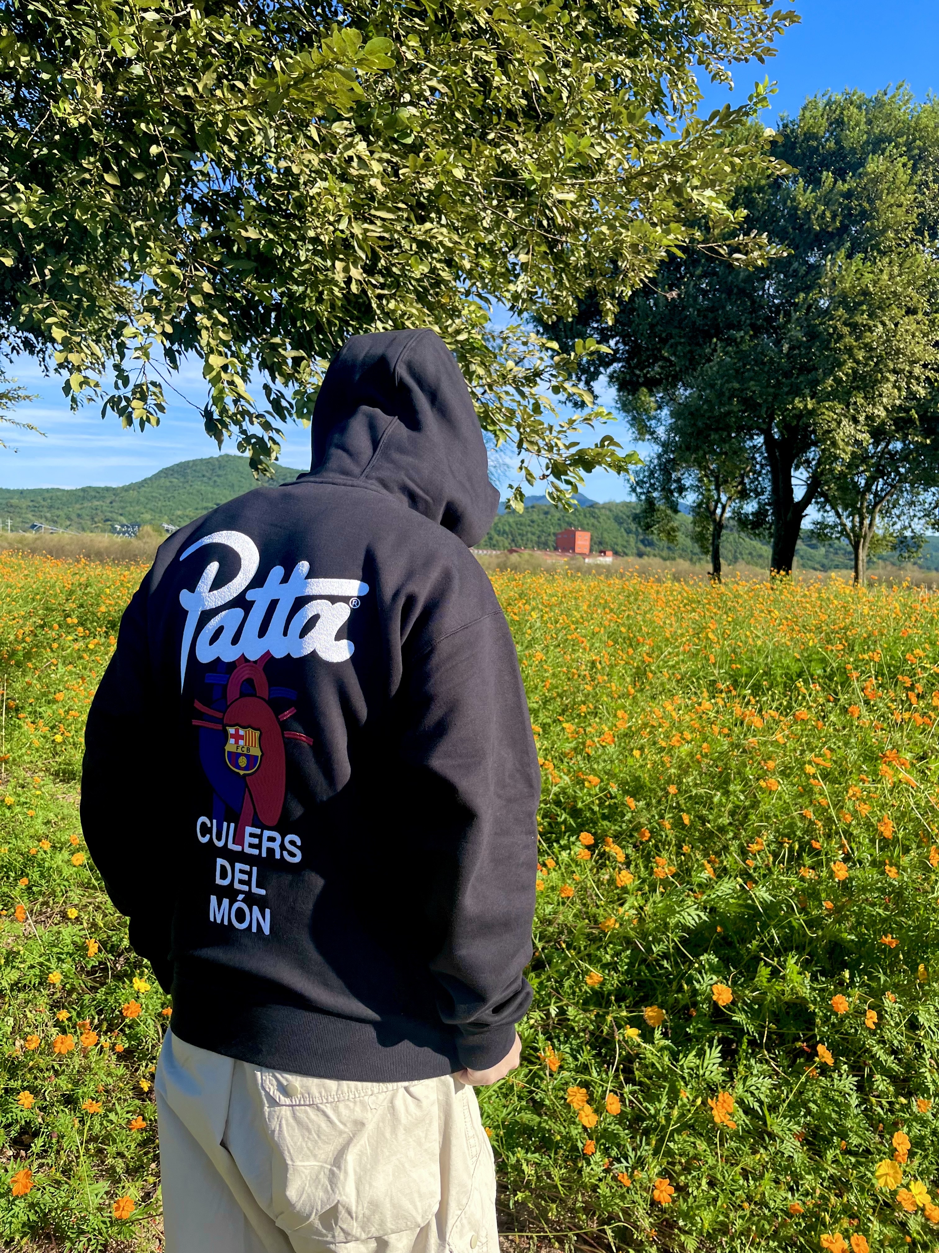 Nike x Patta x FC Barcelona Solo Swoosh Hoodie Culers del Món (FD4147-010) 착용 스타일