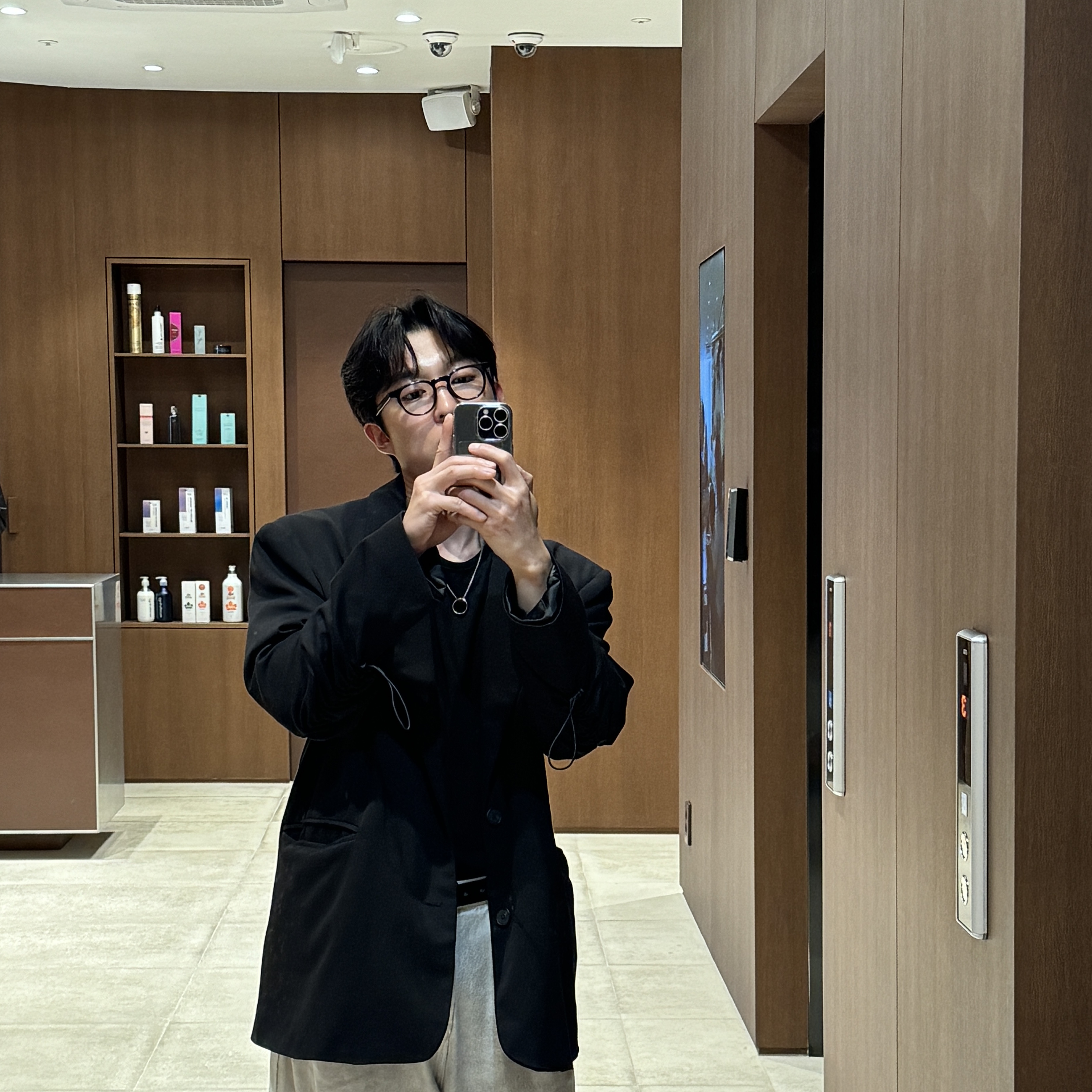 Gentle Monster x Maison Margiela MM009 Clear Black 착용 스타일