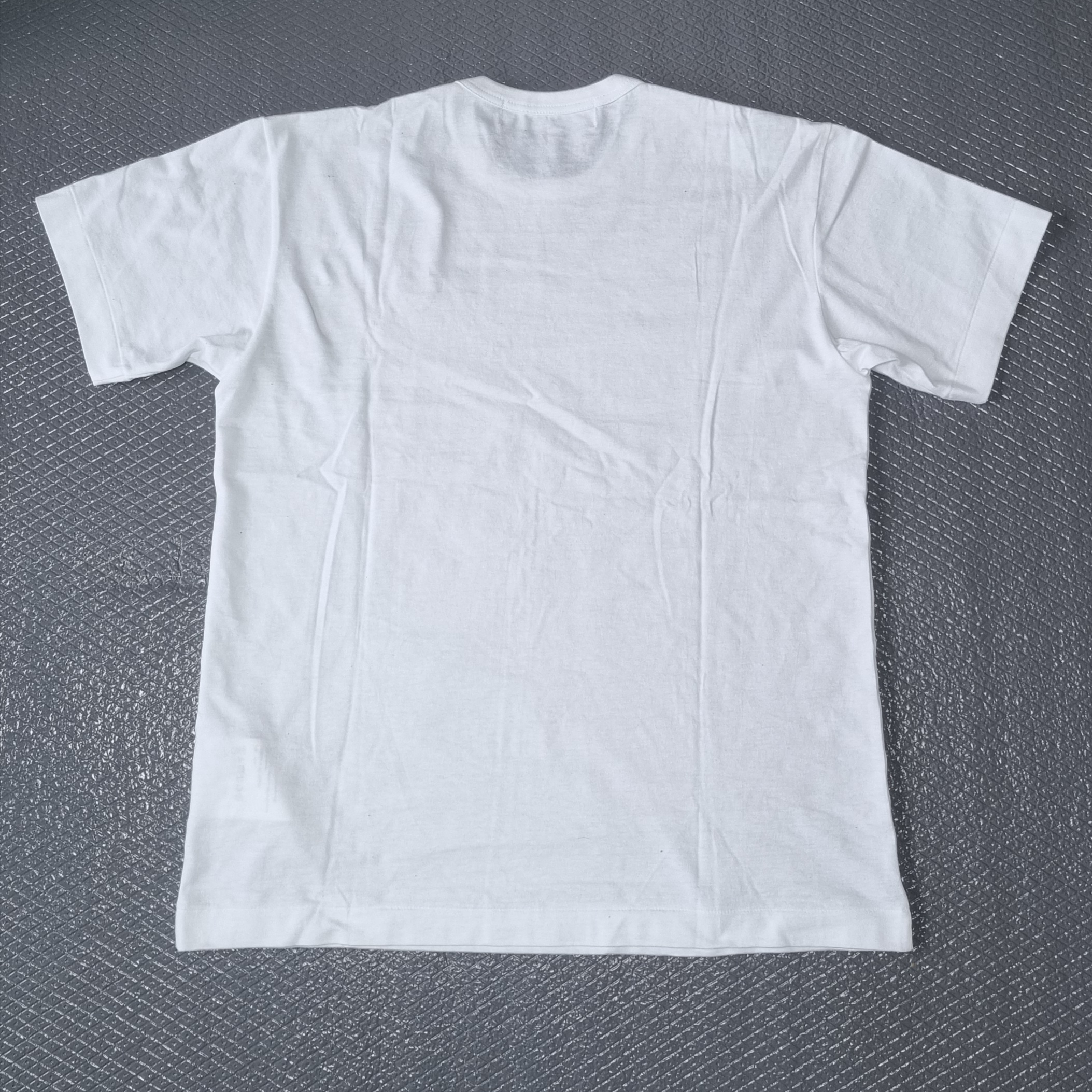 Play Comme des Garcons Black Heart T-Shirt White 착용 스타일 - 2
