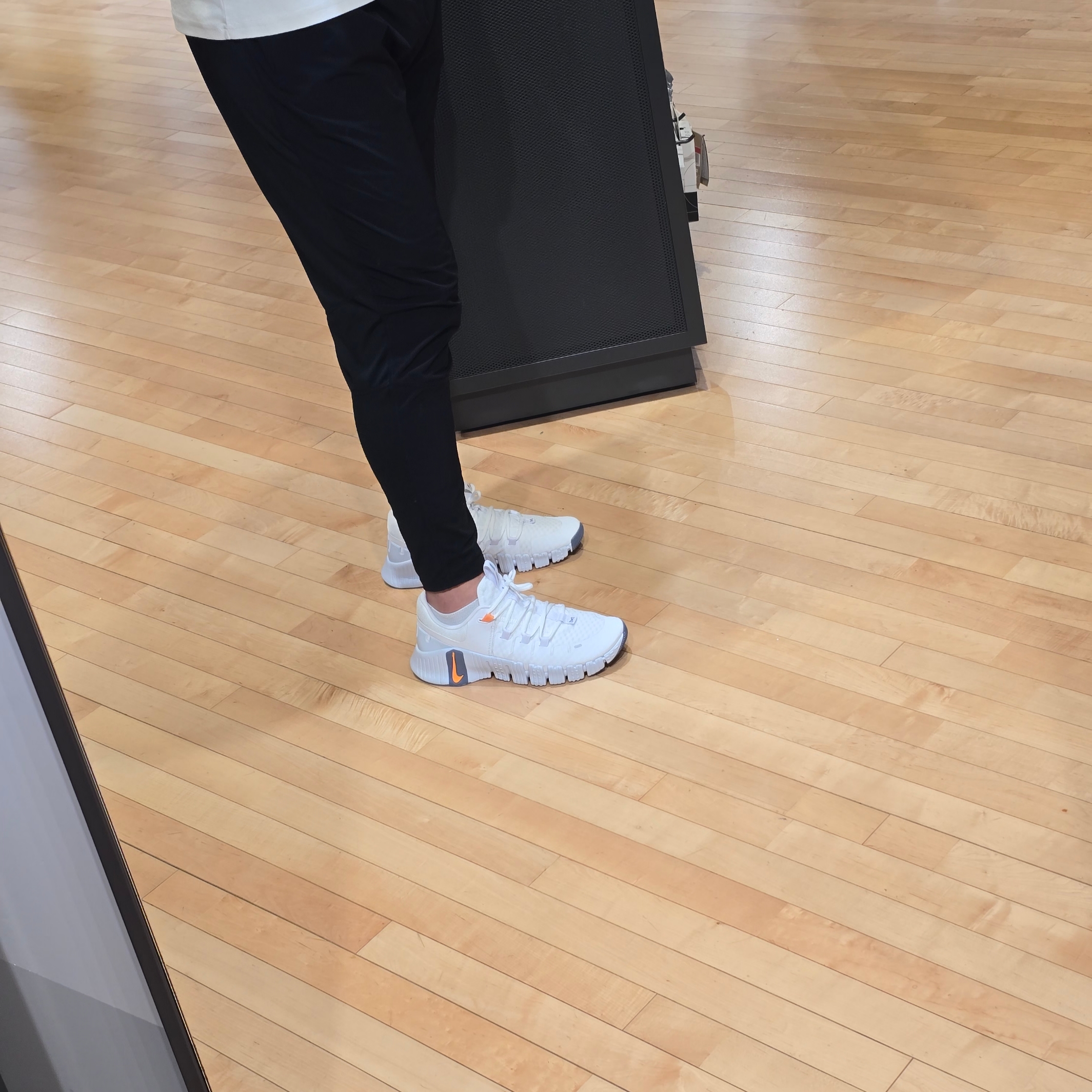 Nike Free Metcon 5 White Football Grey 착용 스타일