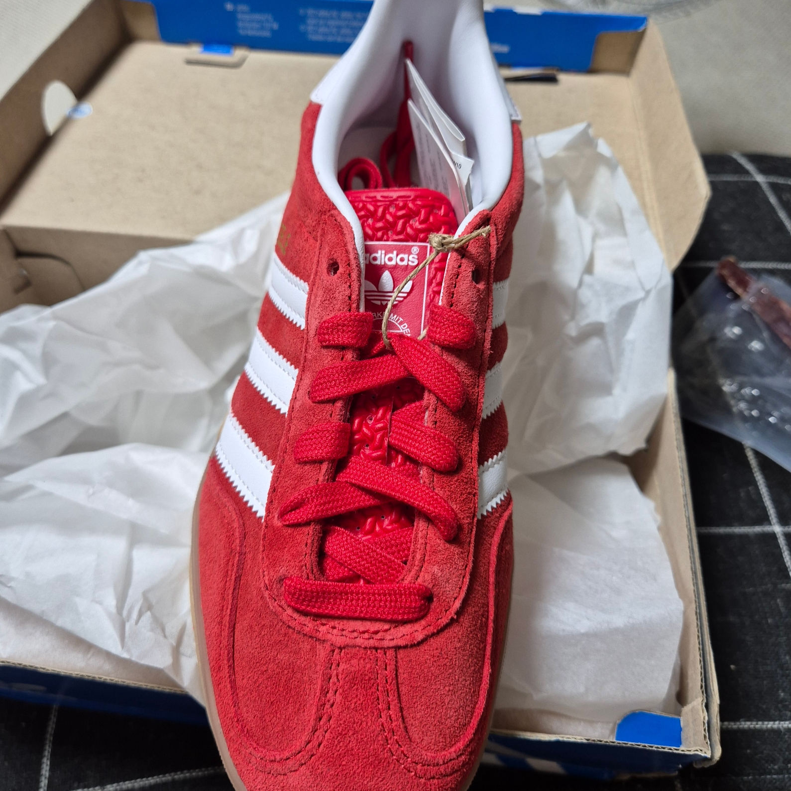 Adidas Gazelle Indoor Better Scarlet Cloud White 착용 스타일 - 6