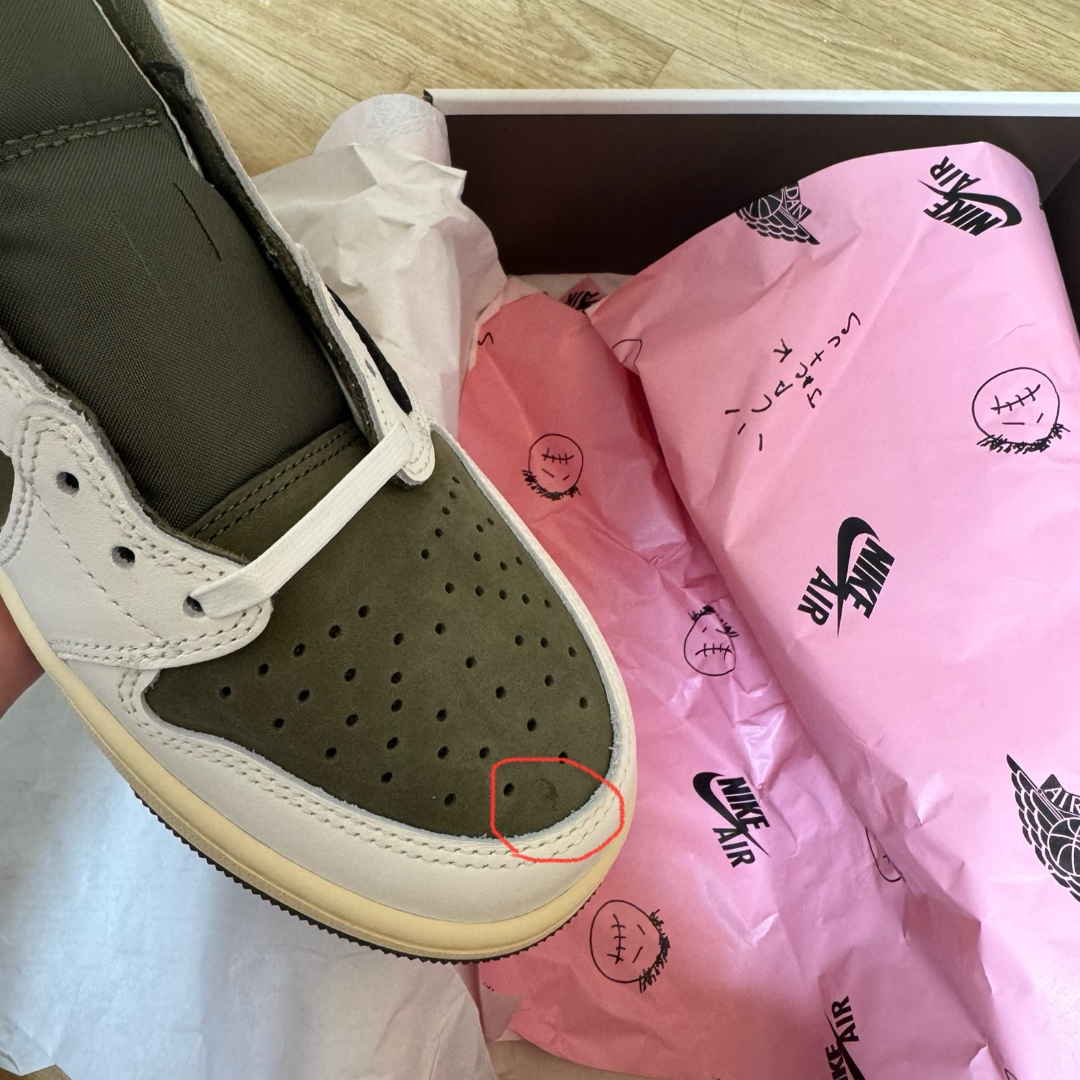 Jordan 1 x Travis Scott Retro Low OG SP Reverse Olive 착용 스타일