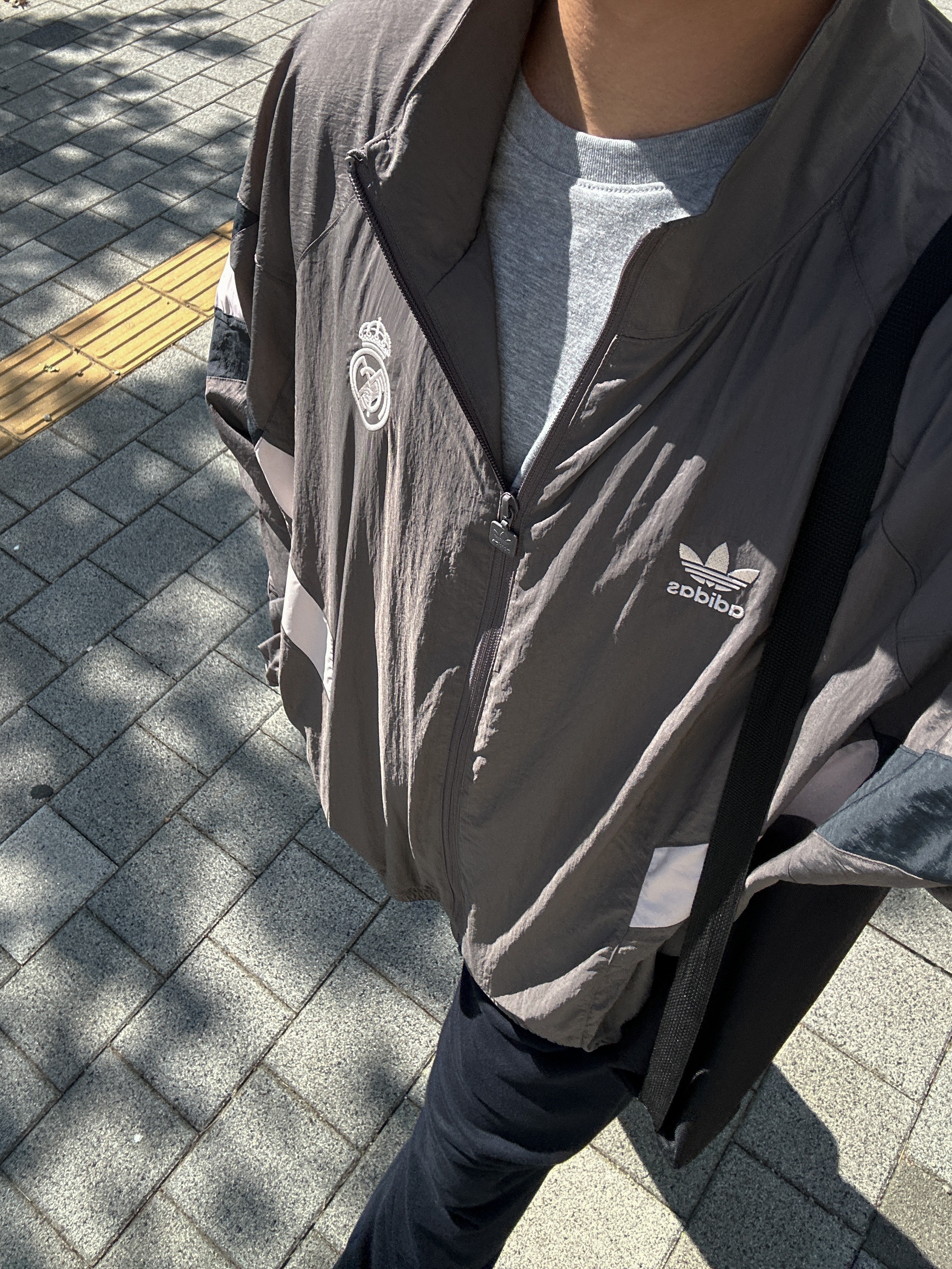 Adidas Real Madrid Originals Track Top Charcoal Grey - KR Sizing, The Museum Visitor Corduroy Ball Cap Brown 착용 스타일 - 3