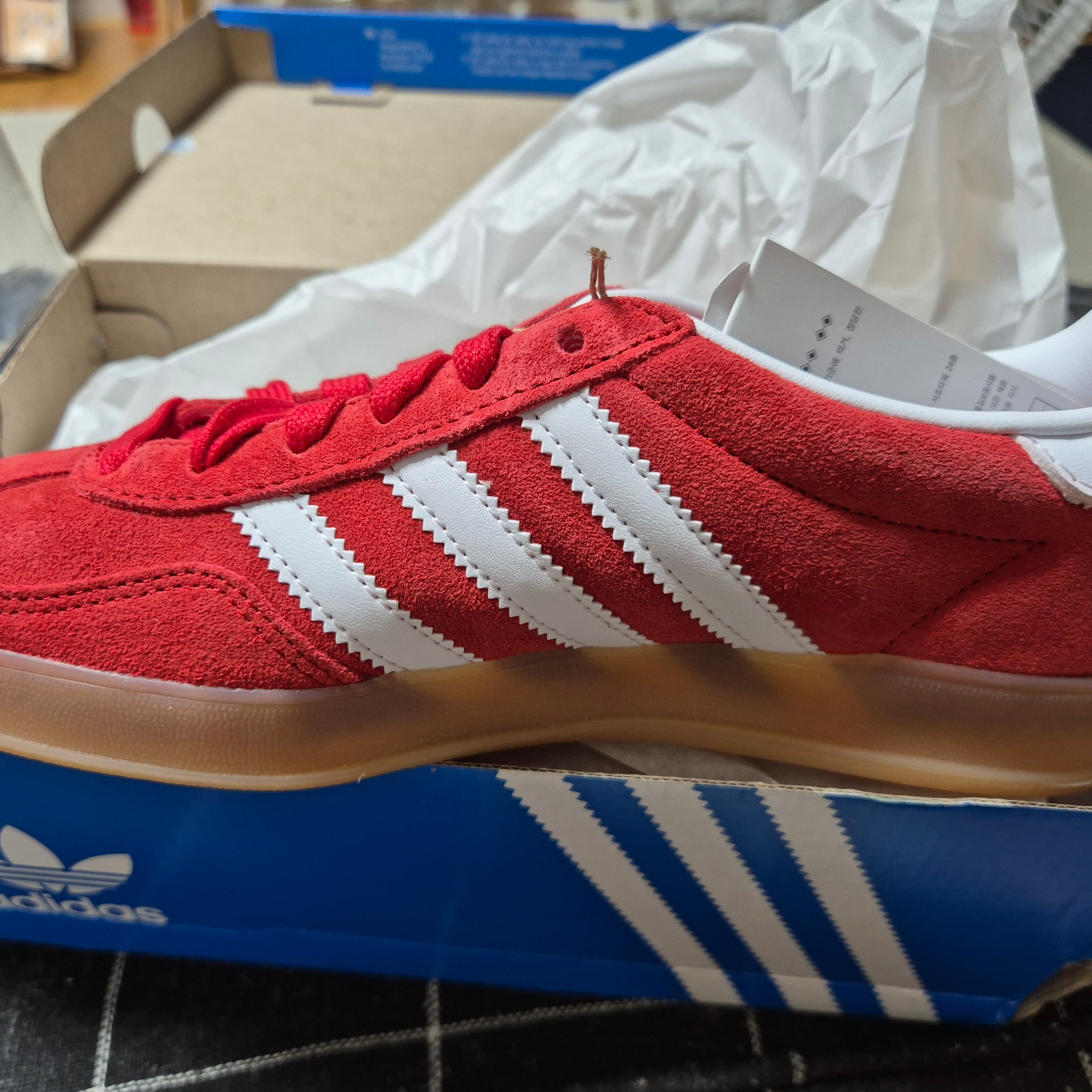 Adidas Gazelle Indoor Better Scarlet Cloud White 착용 스타일 - 4