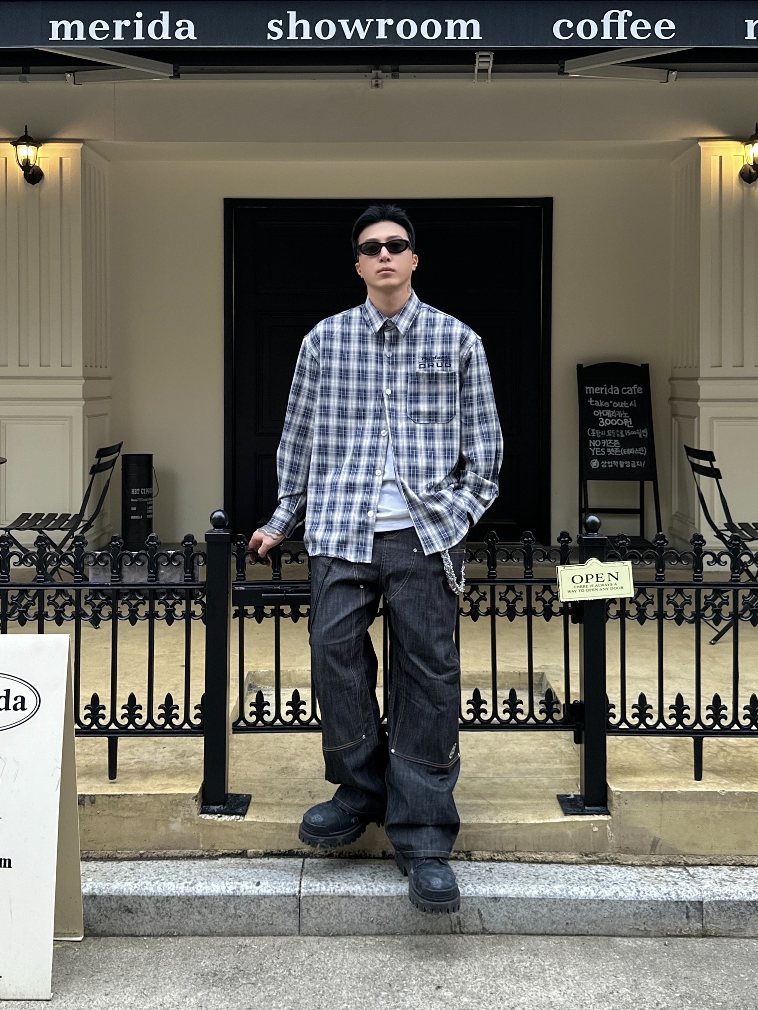 Prada Symbole Sunglasses Slate Gray Lenses Alternative fit, Balenciaga Combat Strike 20mm Boots Black 착용 스타일 - 1