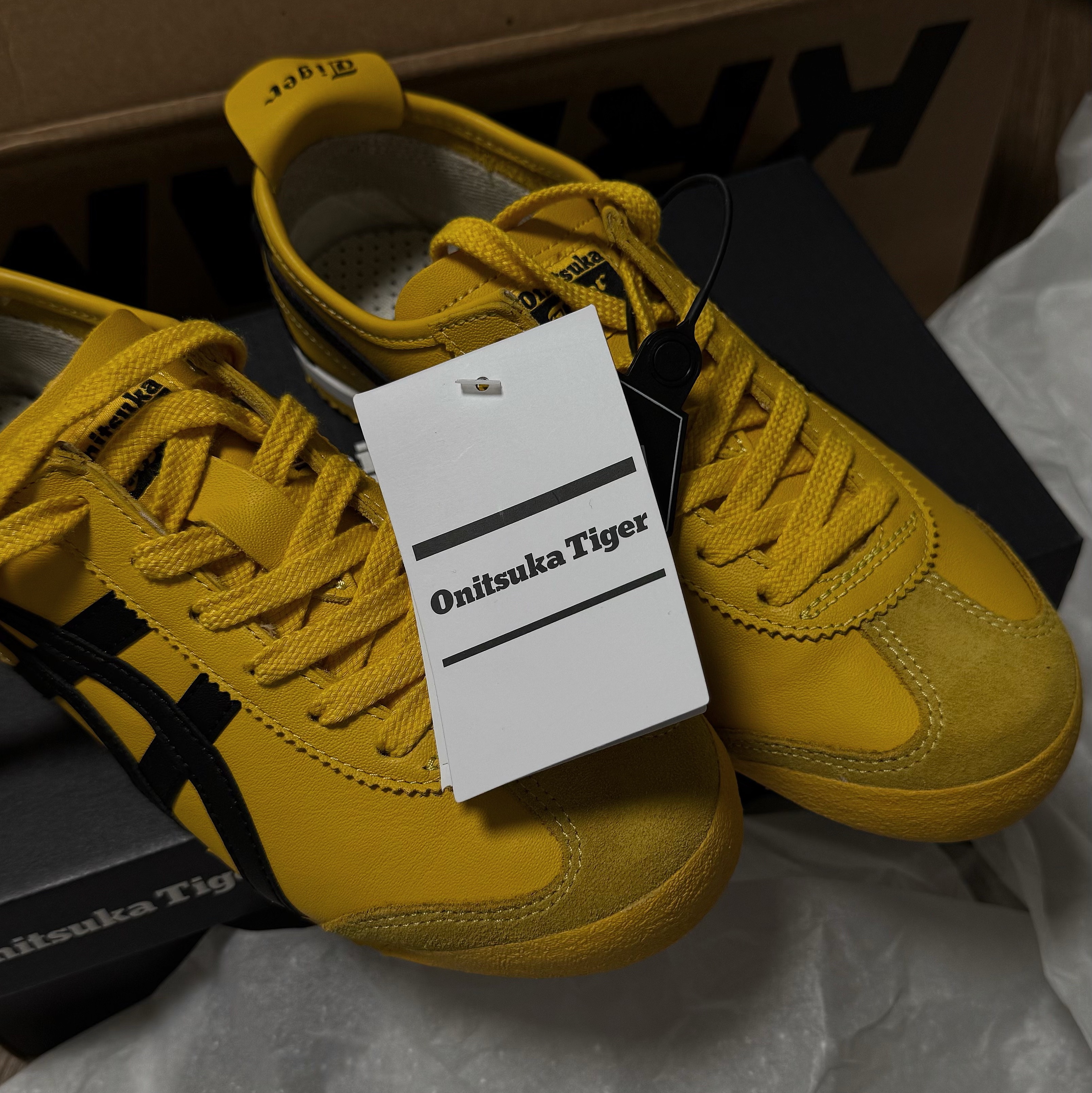 Onitsuka Tiger Mexico 66 Yellow Black 착용 스타일