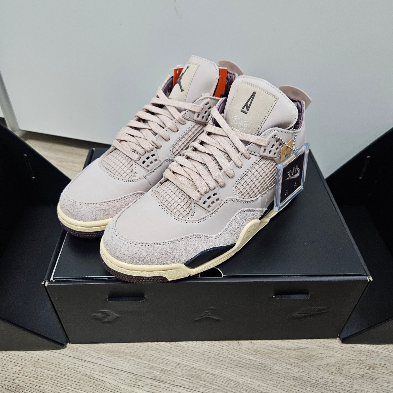 (W) Jordan 4 x A Ma Maniere Retro OG SP W.Y.W.S. 착용 스타일 - 1