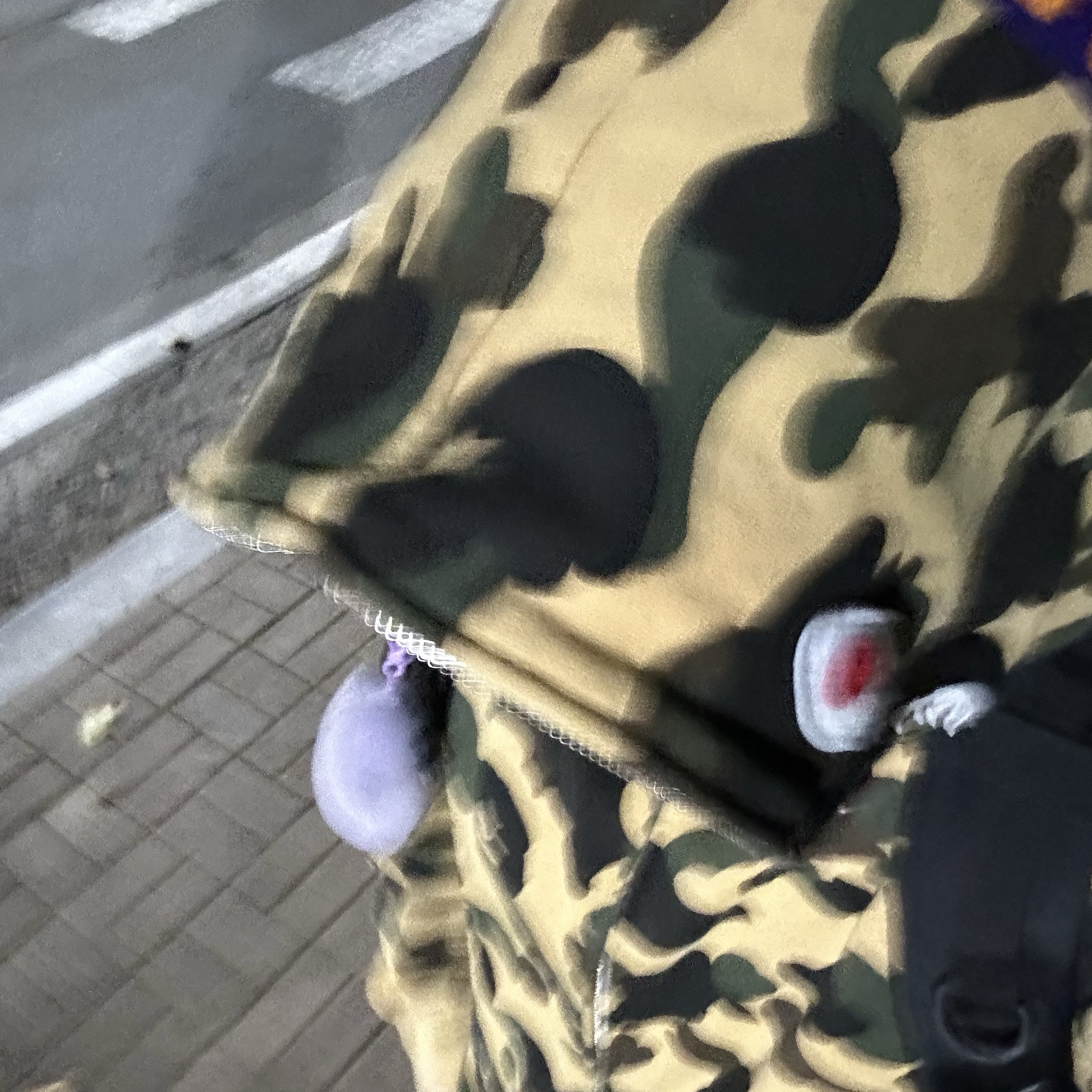 BAPE 1st Camo Shark Full Zip Hoodie Yellow 착용 스타일 - 2