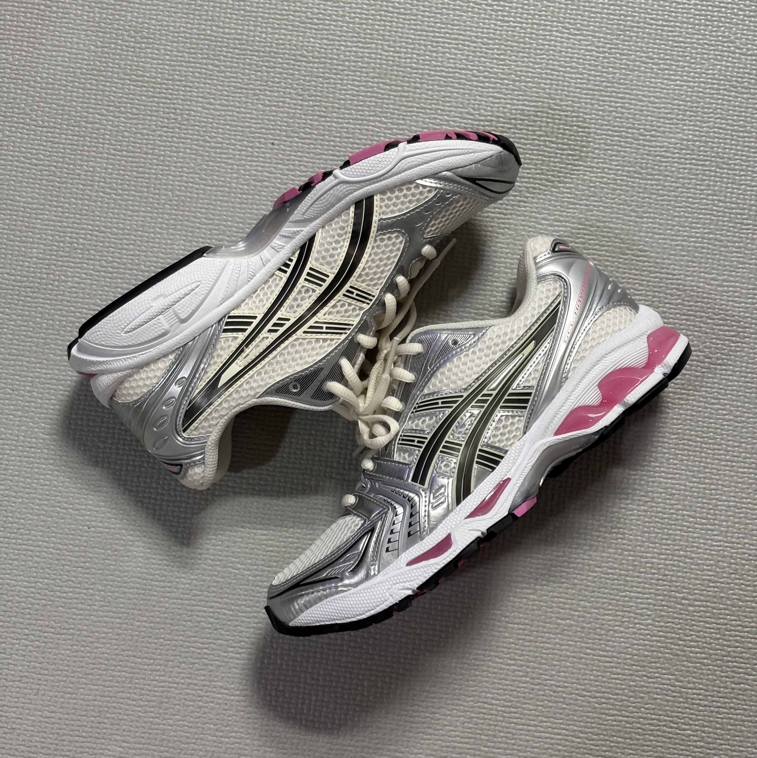 Asics Gel-Kayano 14 Cream Sweet Pink 착용 스타일 - 1