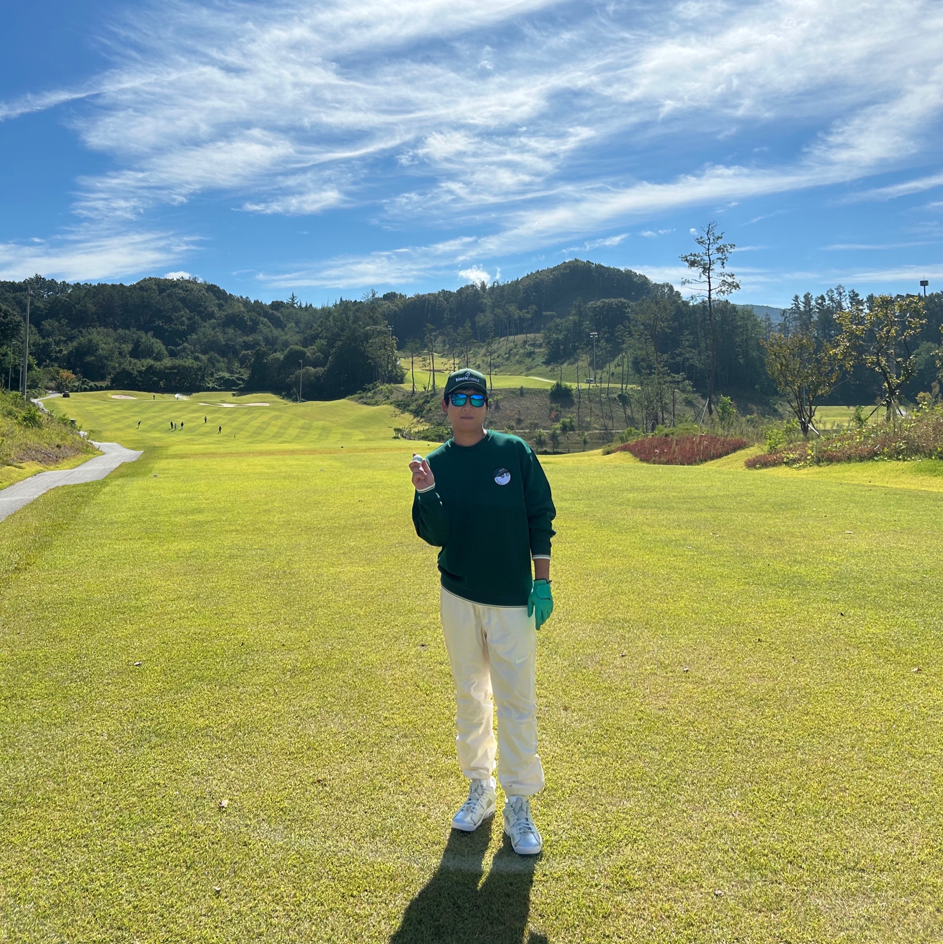 Jordan 6 Retro Golf NRG Photon Dust Metallic Silver, Nike x Drake Nocta Golf Pants Sail - Asia 착용 스타일 - 1