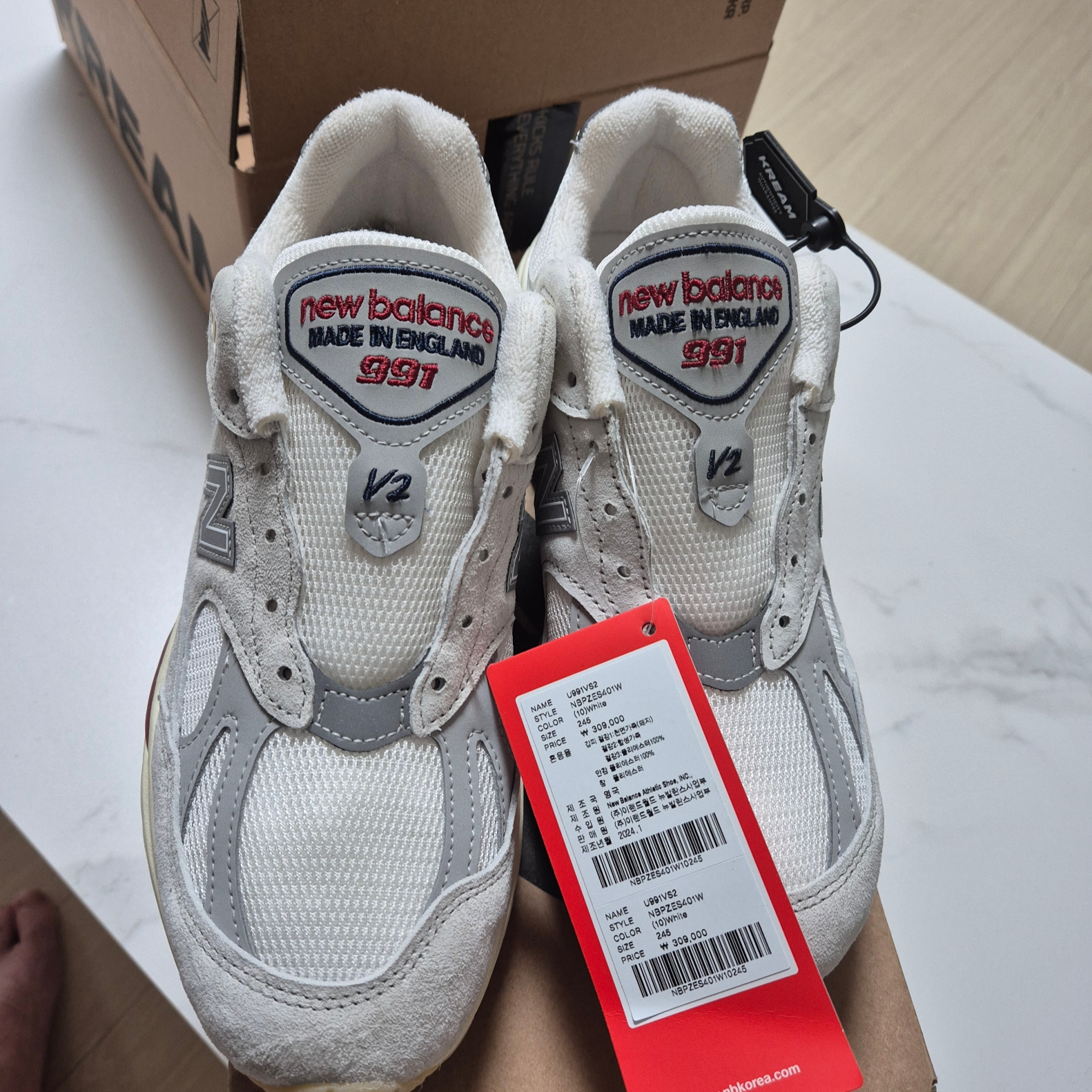 New Balance 991v2 Made in UK Off White Blanc De Blanc 착용 스타일 - 1