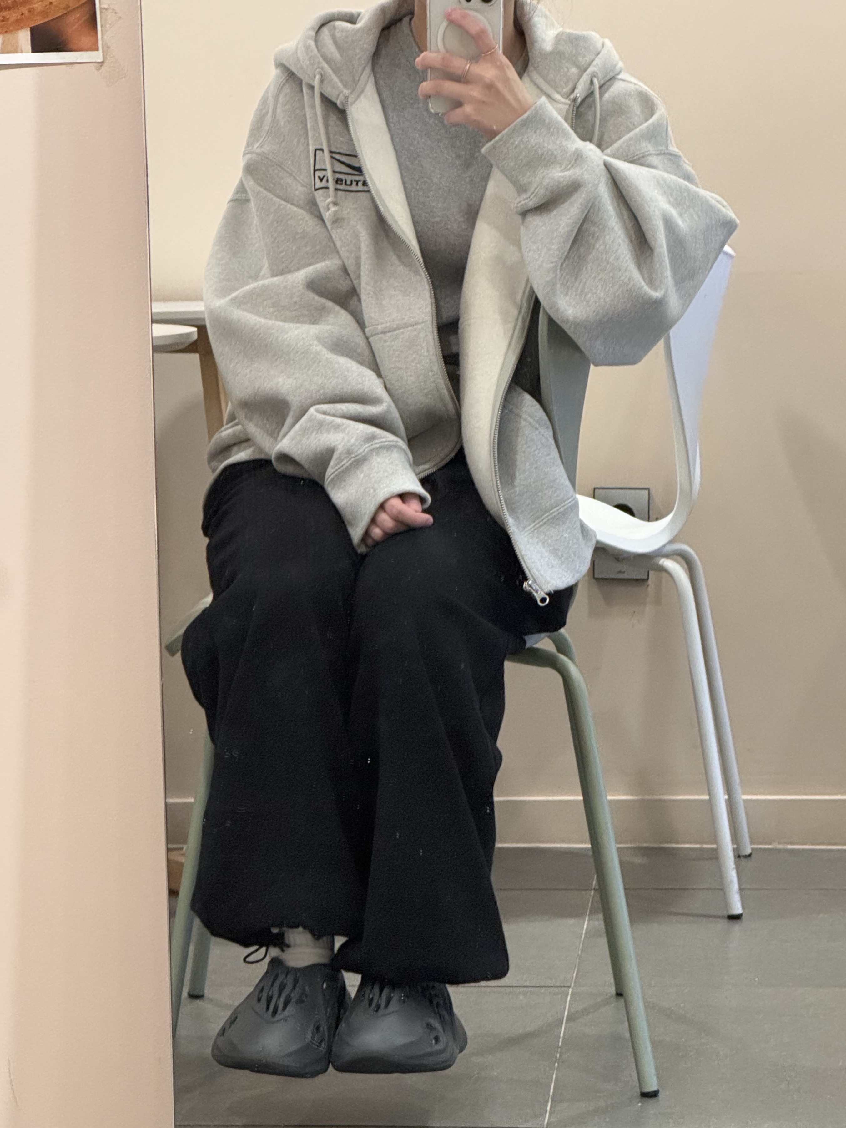 Adidas Yeezy Foam RNNR Onyx, Nike x Stussy Full Zip Fleece Hoodie Grey Heather (FJ9181-050) 착용 스타일