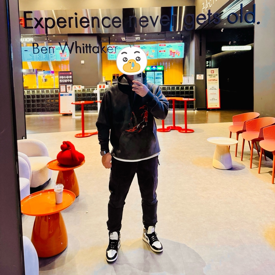 Jordan x Travis Scott Washed Suede Hoodie Grey 착용 스타일