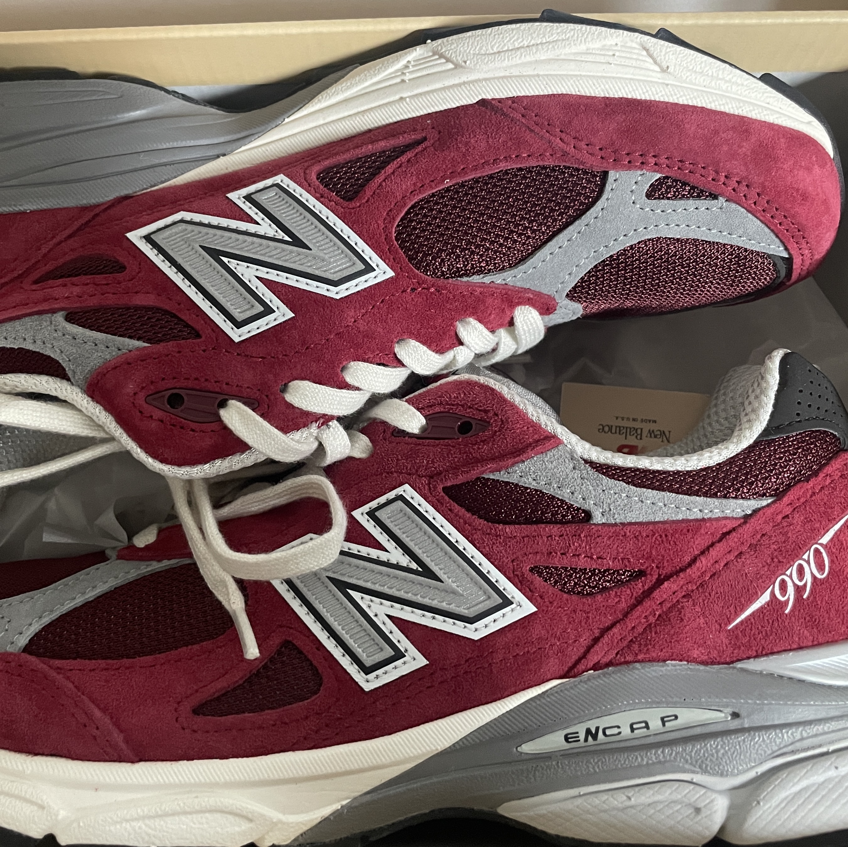 New Balance 990v3 Made in USA Scarlet Marblehead 착용 스타일
