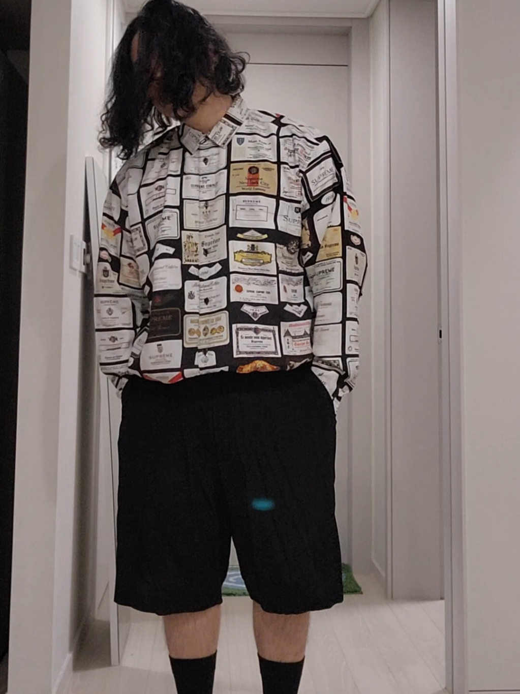 Supreme Label Shirt Black - 24FW, (W) Nike Shox TL Black and Max Orange 착용 스타일 - 5
