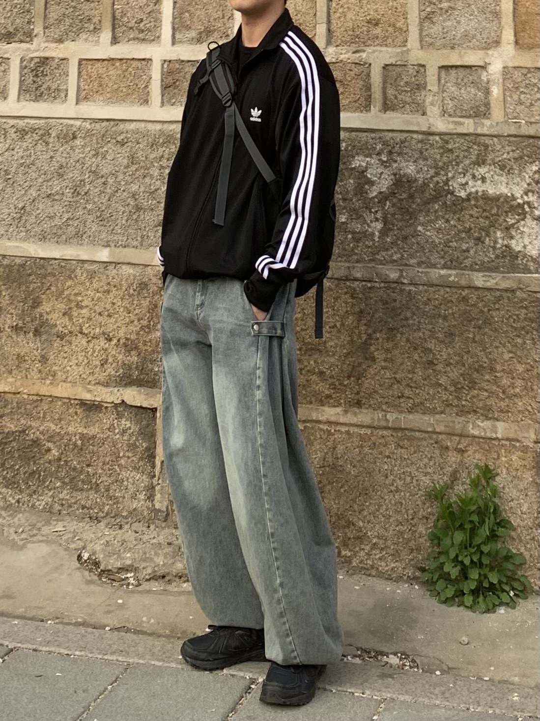 Adidas Adicolor Classics Firebird Track Top Black - KR Sizing, New Balance 410v5 Black - 2E Wide 착용 스타일