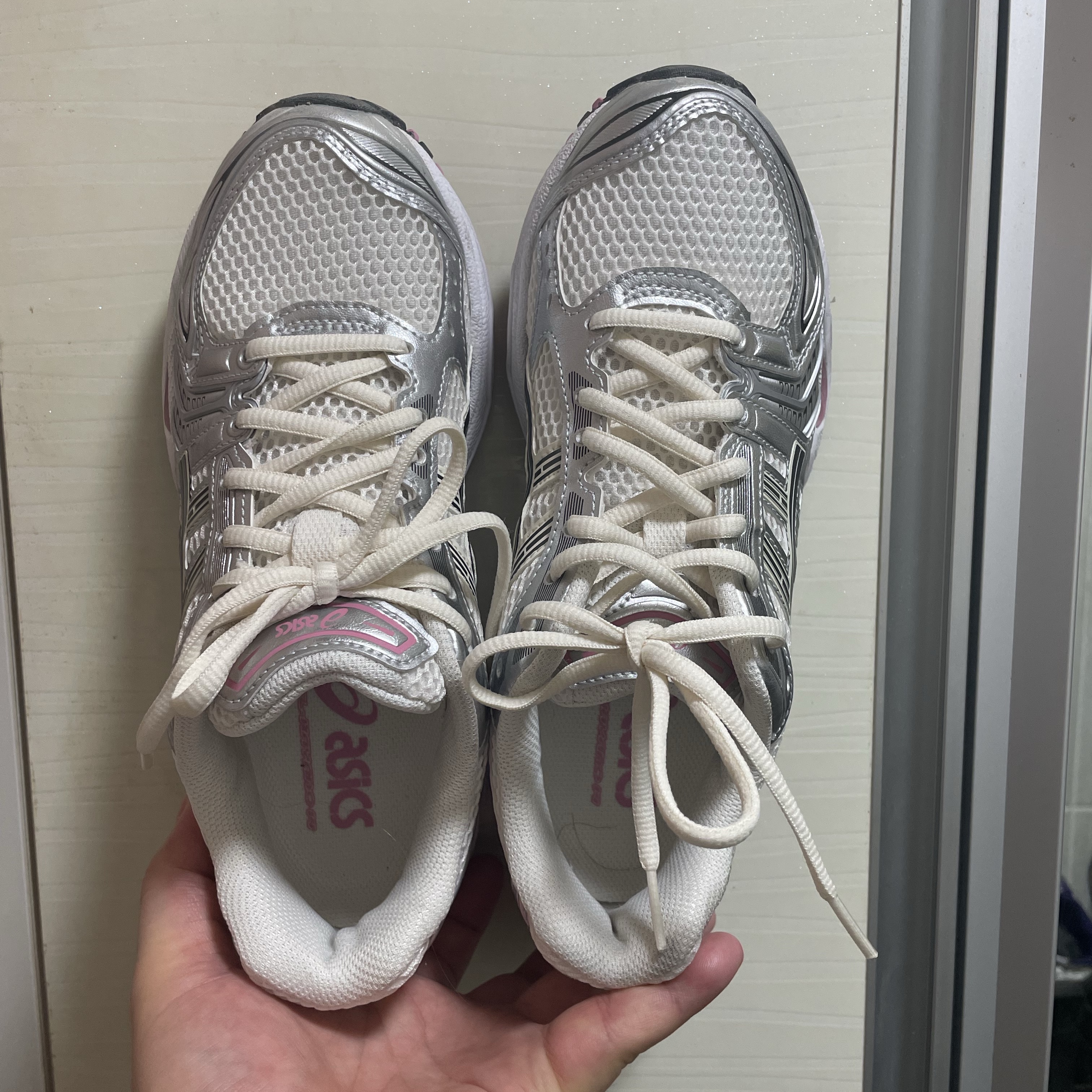 Asics Gel-Kayano 14 Cream Sweet Pink 착용 스타일 - 1