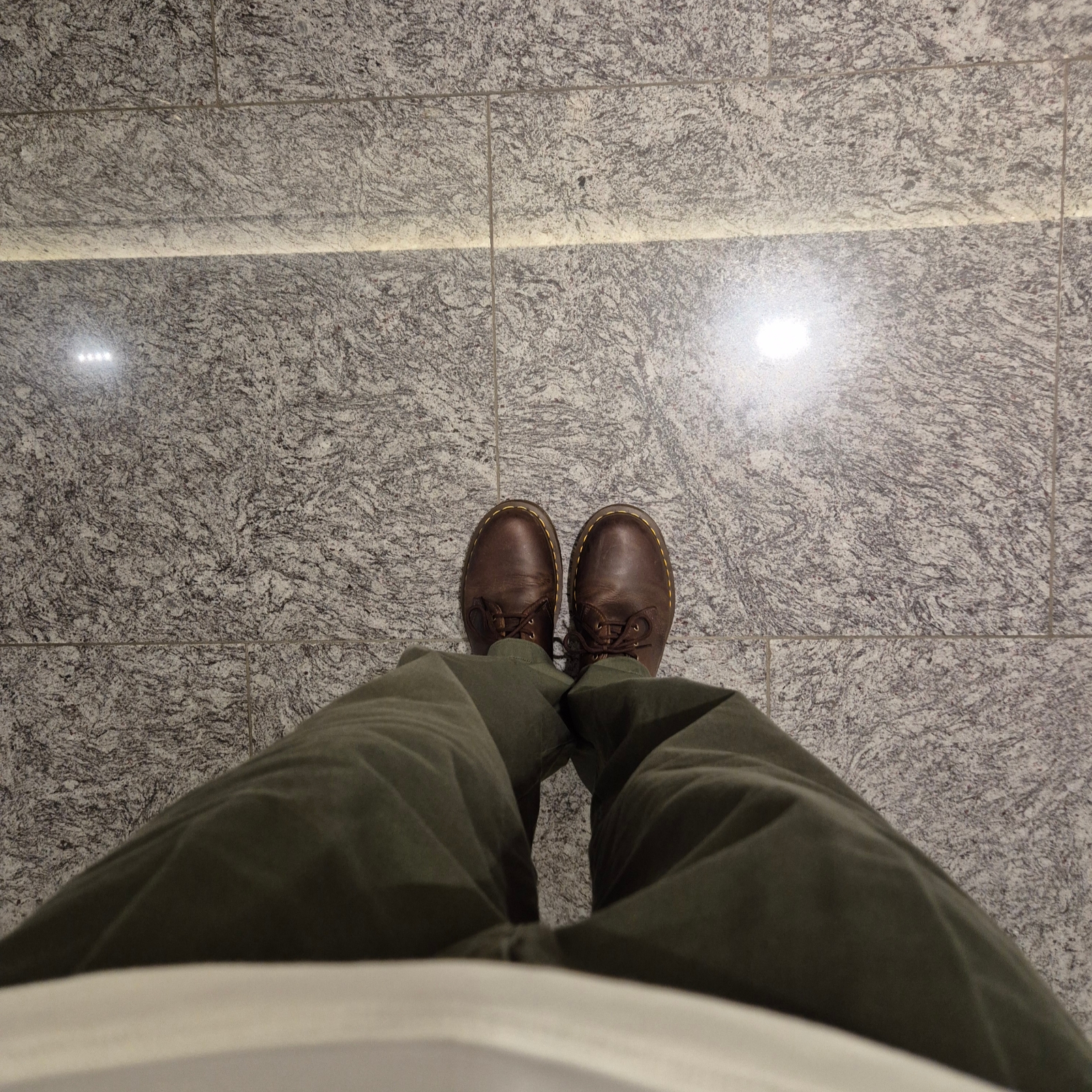 Dr. Martens 1461 Bex Crazy Horse Dark Brown 착용 스타일 - 2