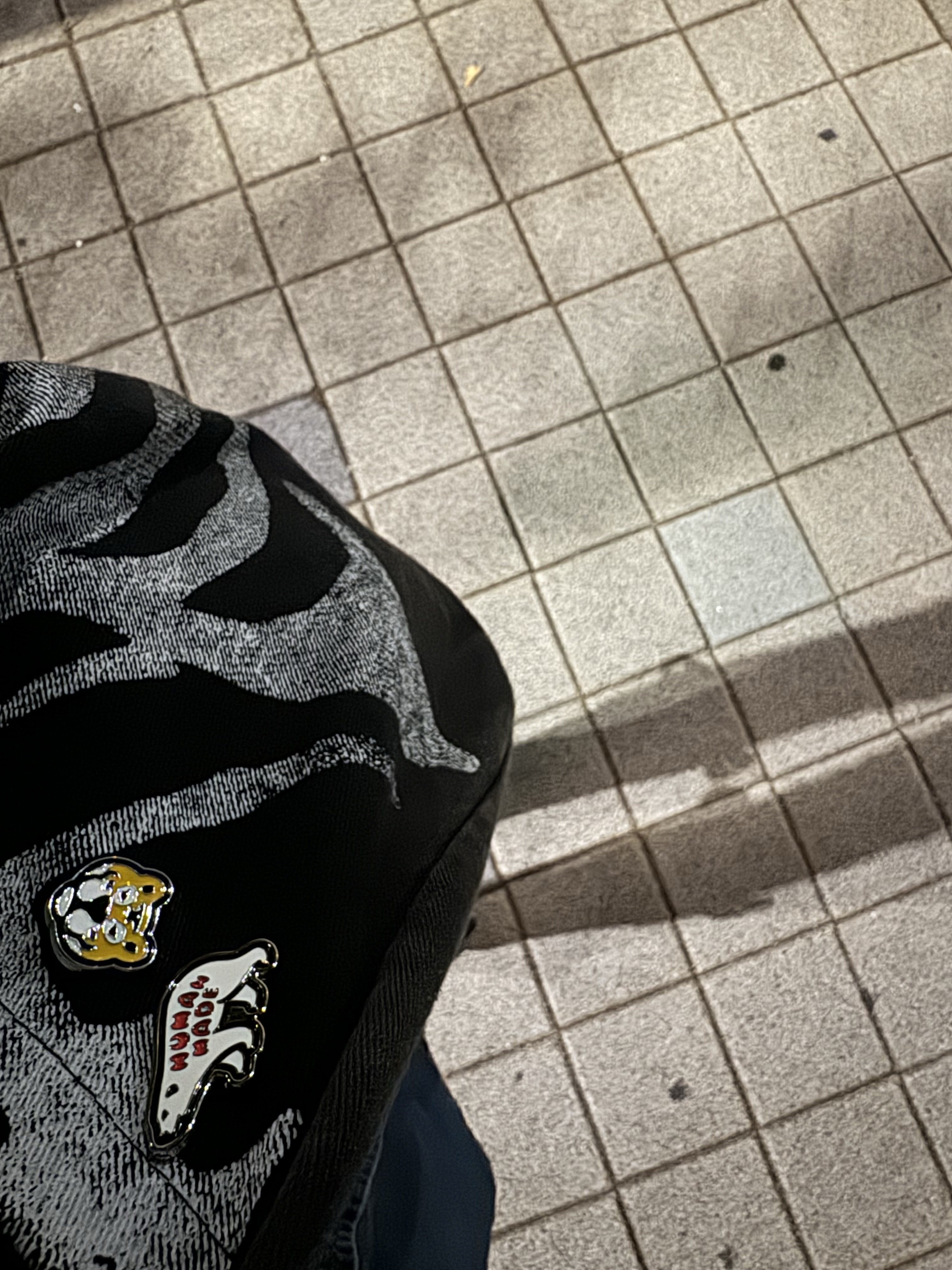 Kapital 14 oz. Denim Bone Print Book Bag Black, Human Made Pin Badge Set Blue (2 Pack) 착용 스타일 - 2
