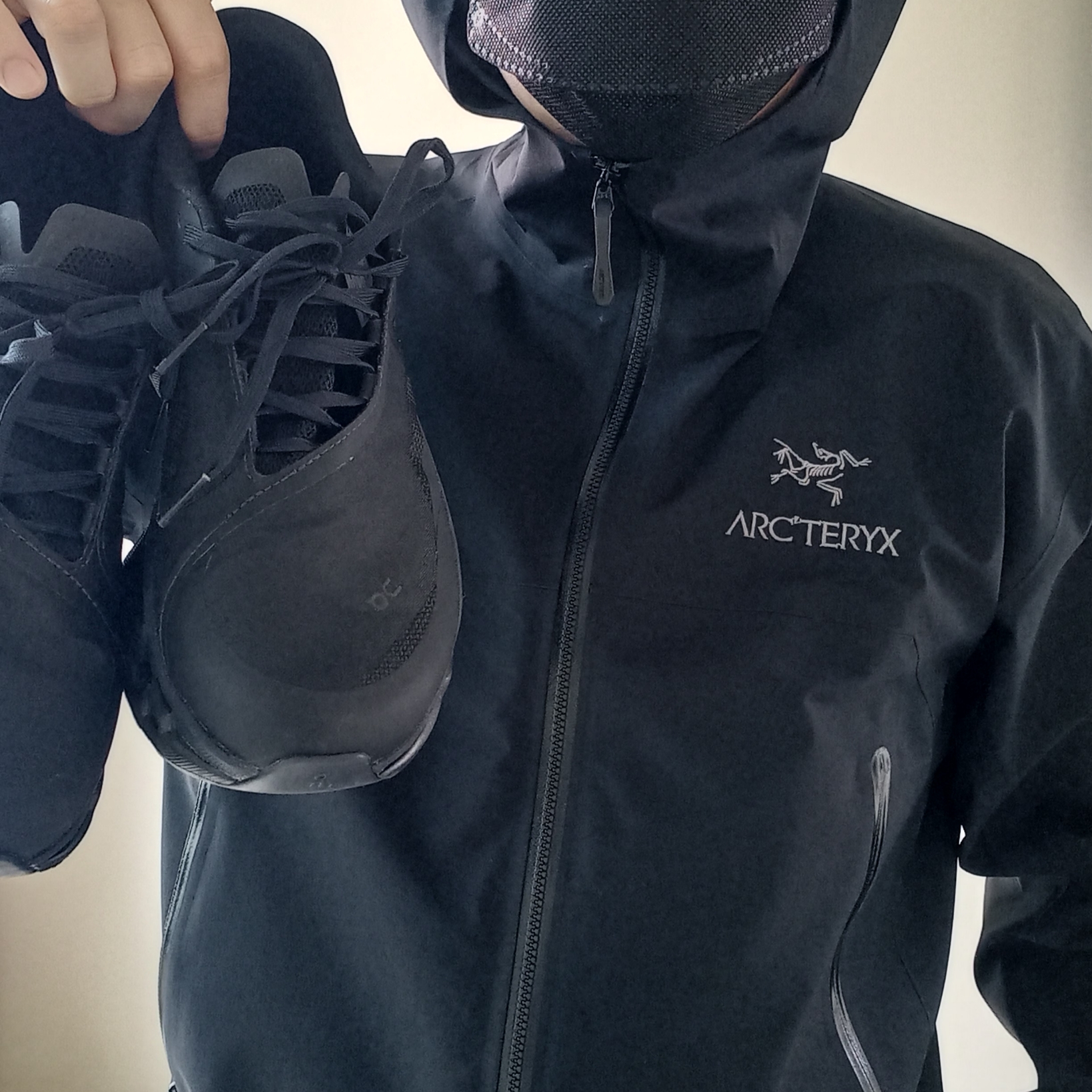 On Running x Post Archive Faction (Paf) Cloudmonster 2 Black Magnet, Arc'teryx Beta Jacket Black 착용 스타일 - 2