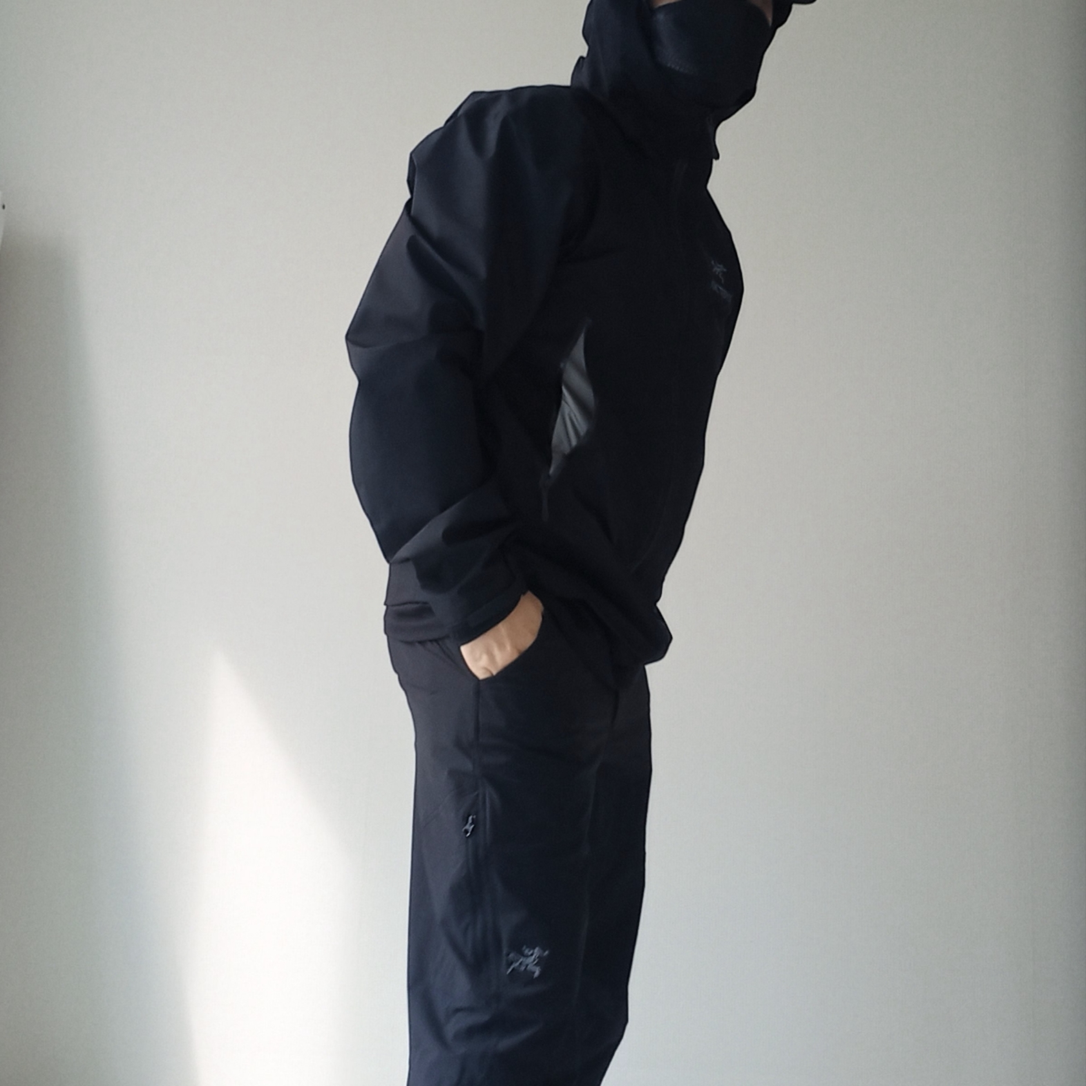 Arc'teryx Gore 5 Panel Cap Black, Arc'teryx Beta Jacket Black 착용 스타일 - 8