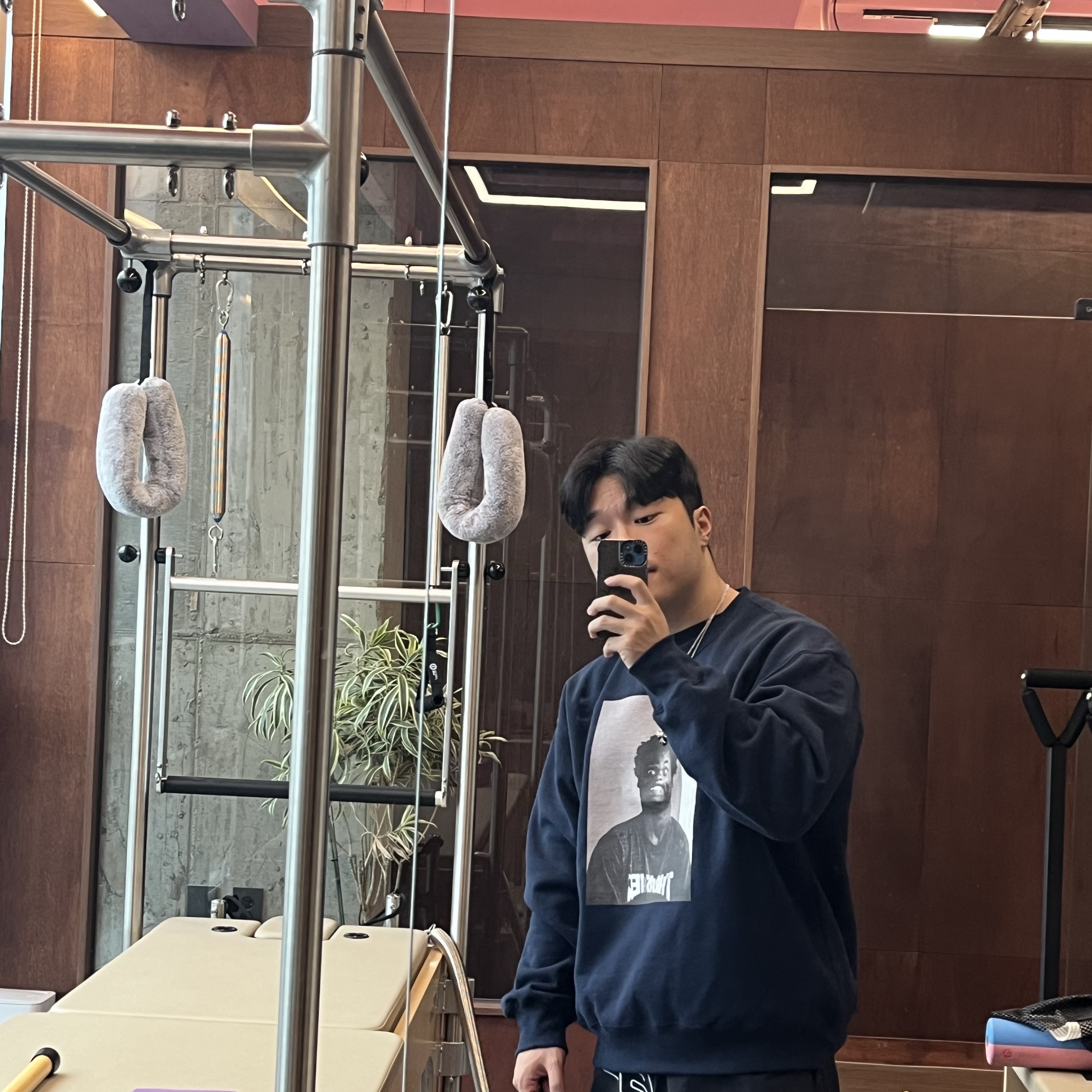 Supreme x Thrasher Crewneck Navy - 24FW 착용 스타일 - 1