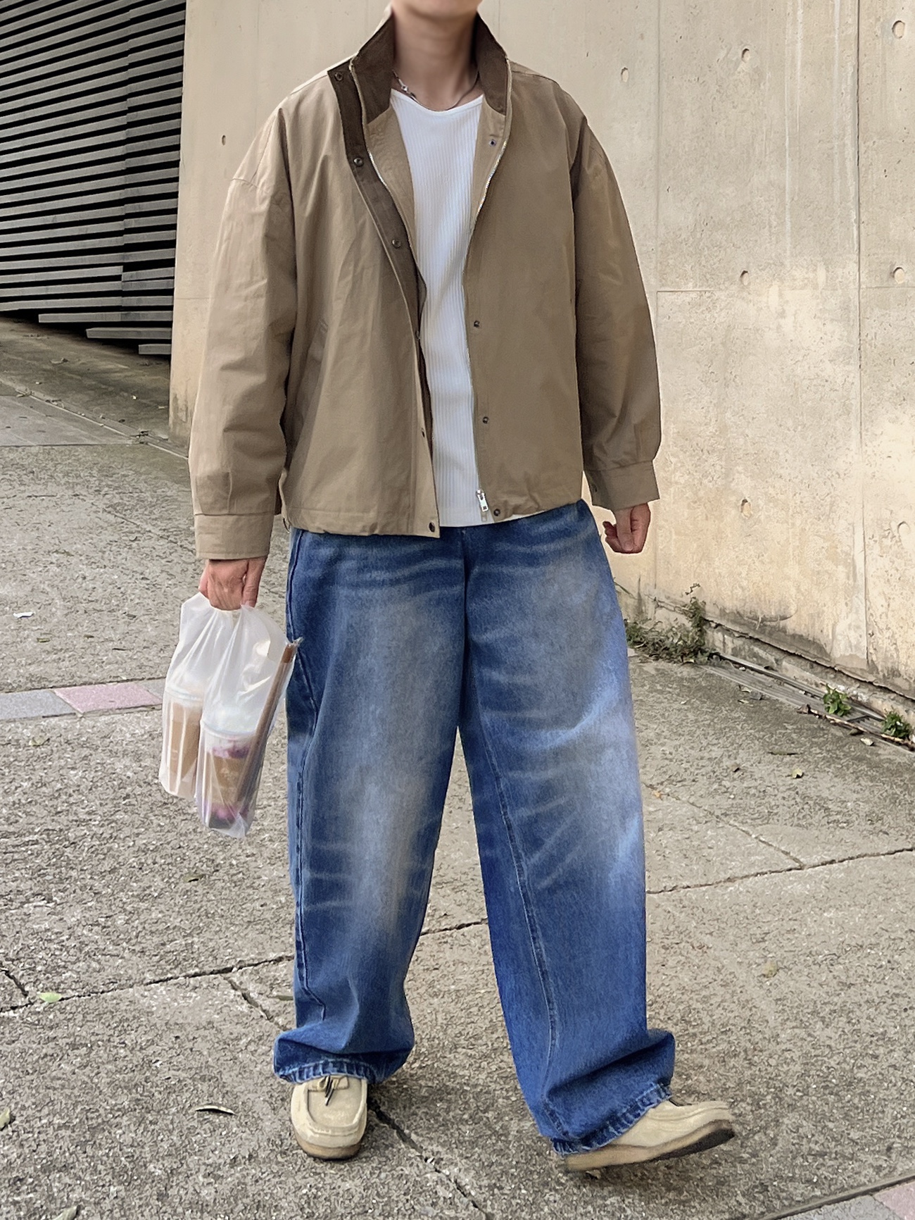Clarks Wallabee Maple Suede 착용 스타일 - 1