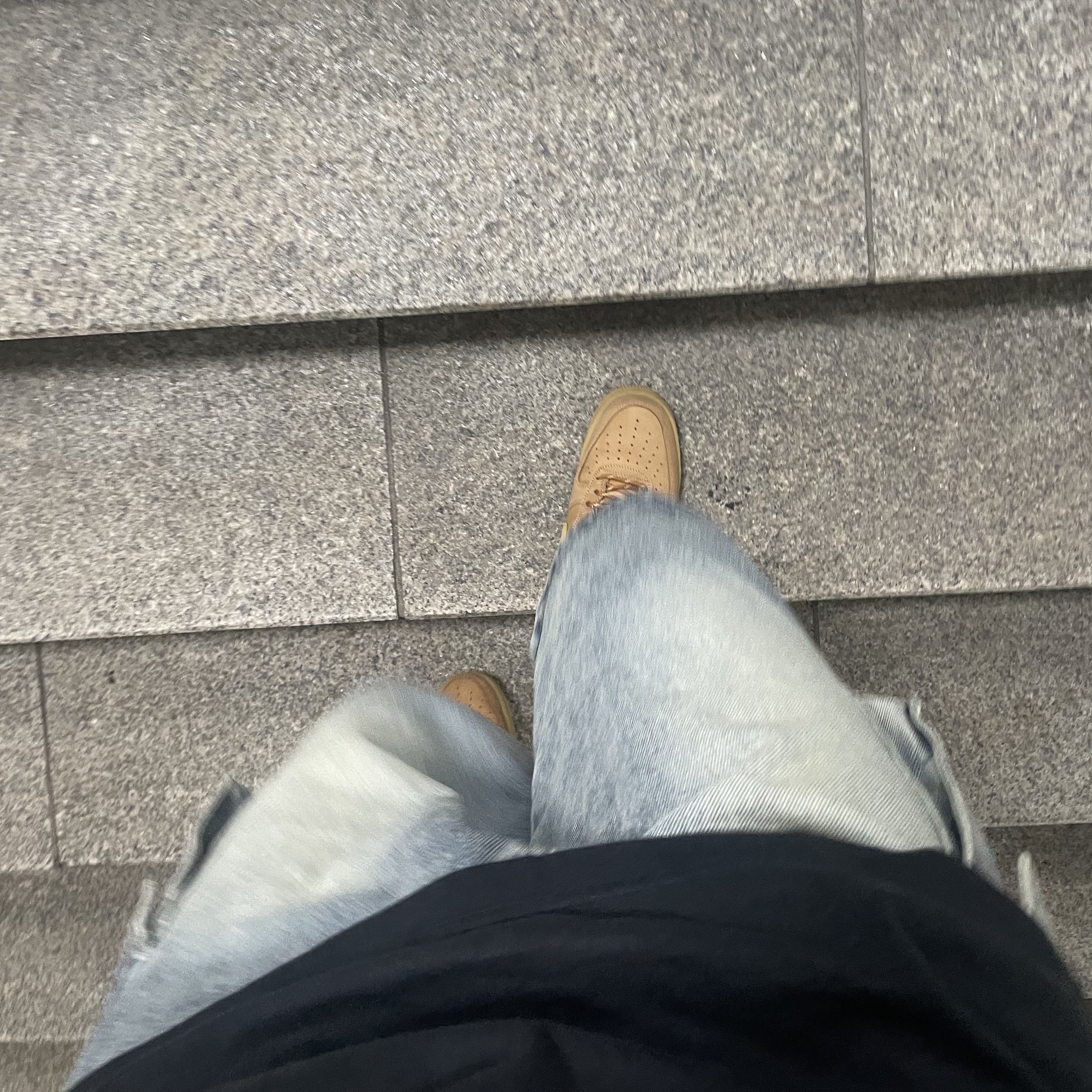 Nike Air Force 1 '07 WB Flax 착용 스타일 - 2