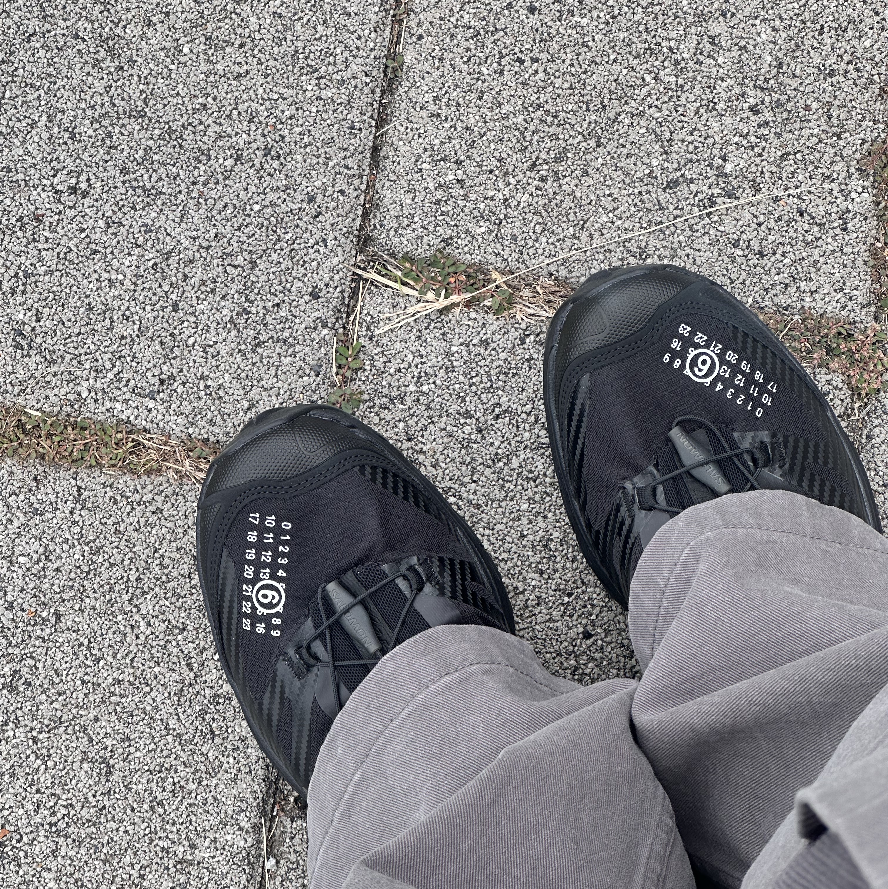Salomon x MM6 Maison Margiela XT-4 Mule Black 착용 스타일